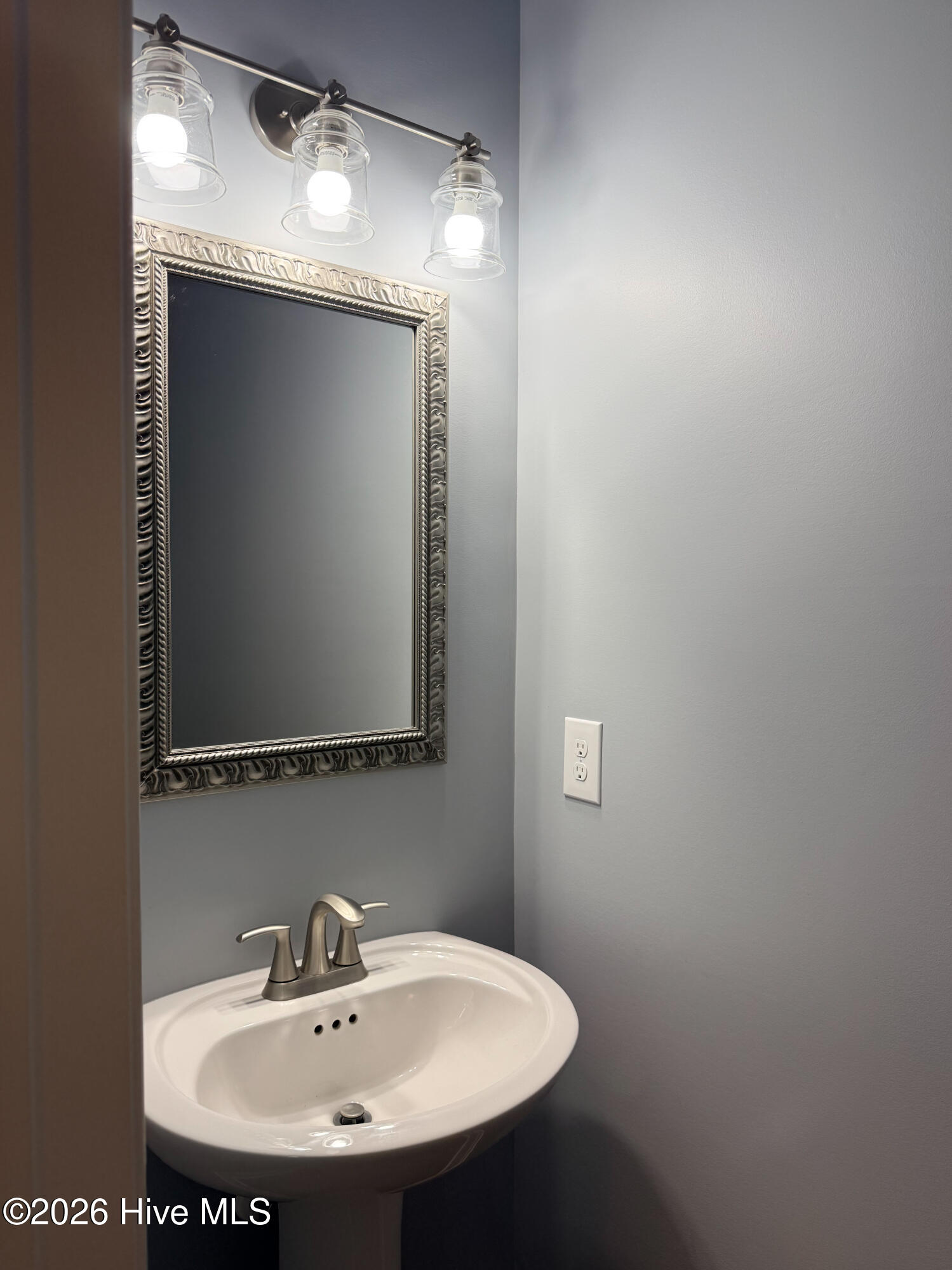 100569259 | Photo 41