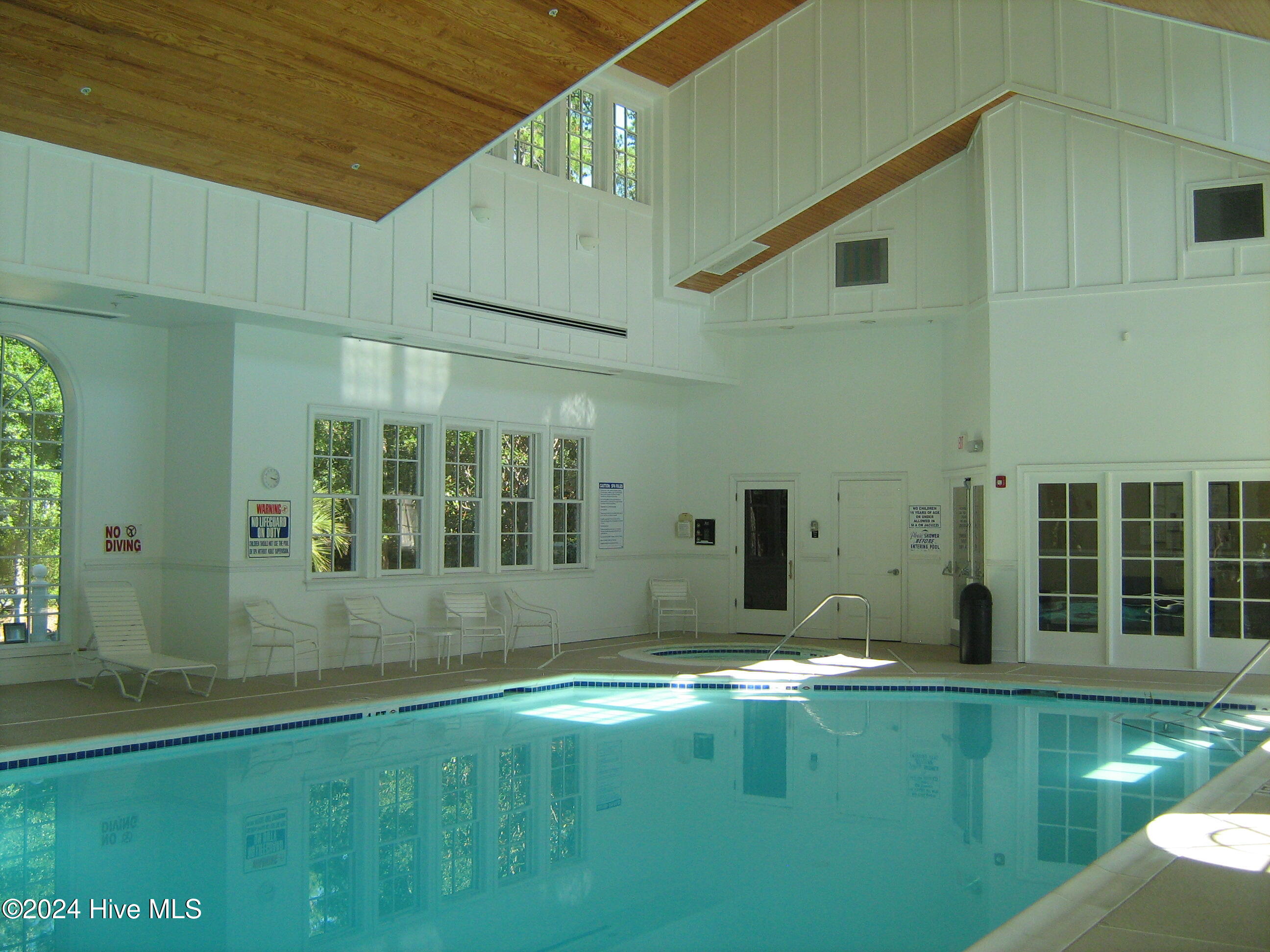 100548442 | Photo 14