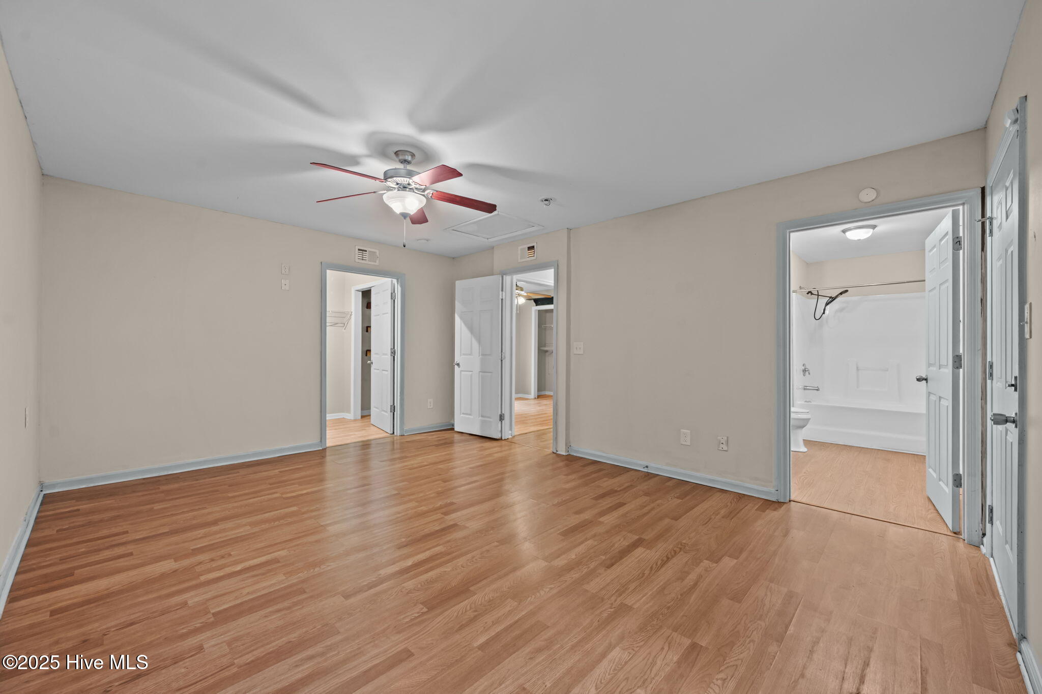 100522218 | Photo 24