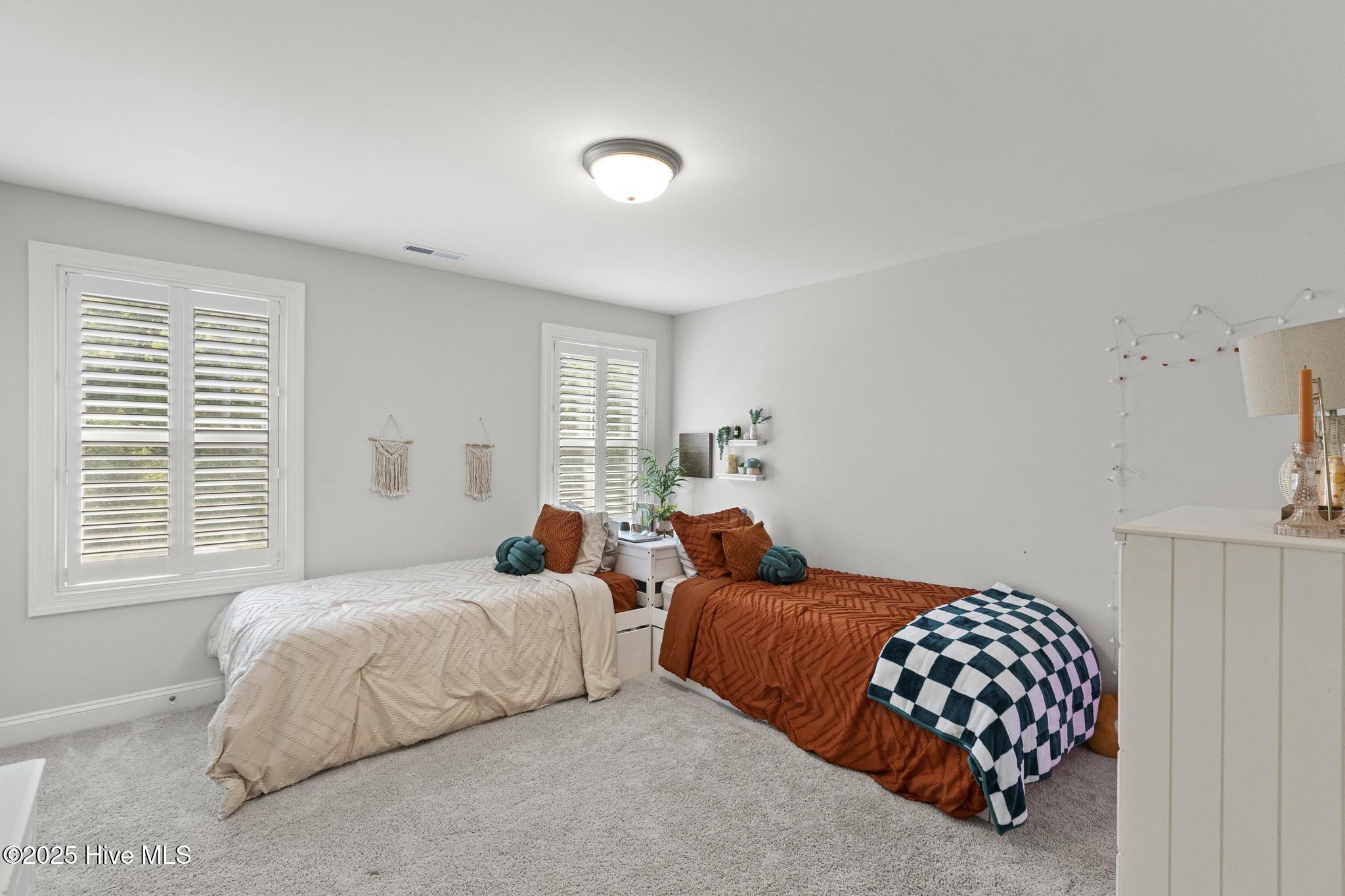 100516290 | Photo 28