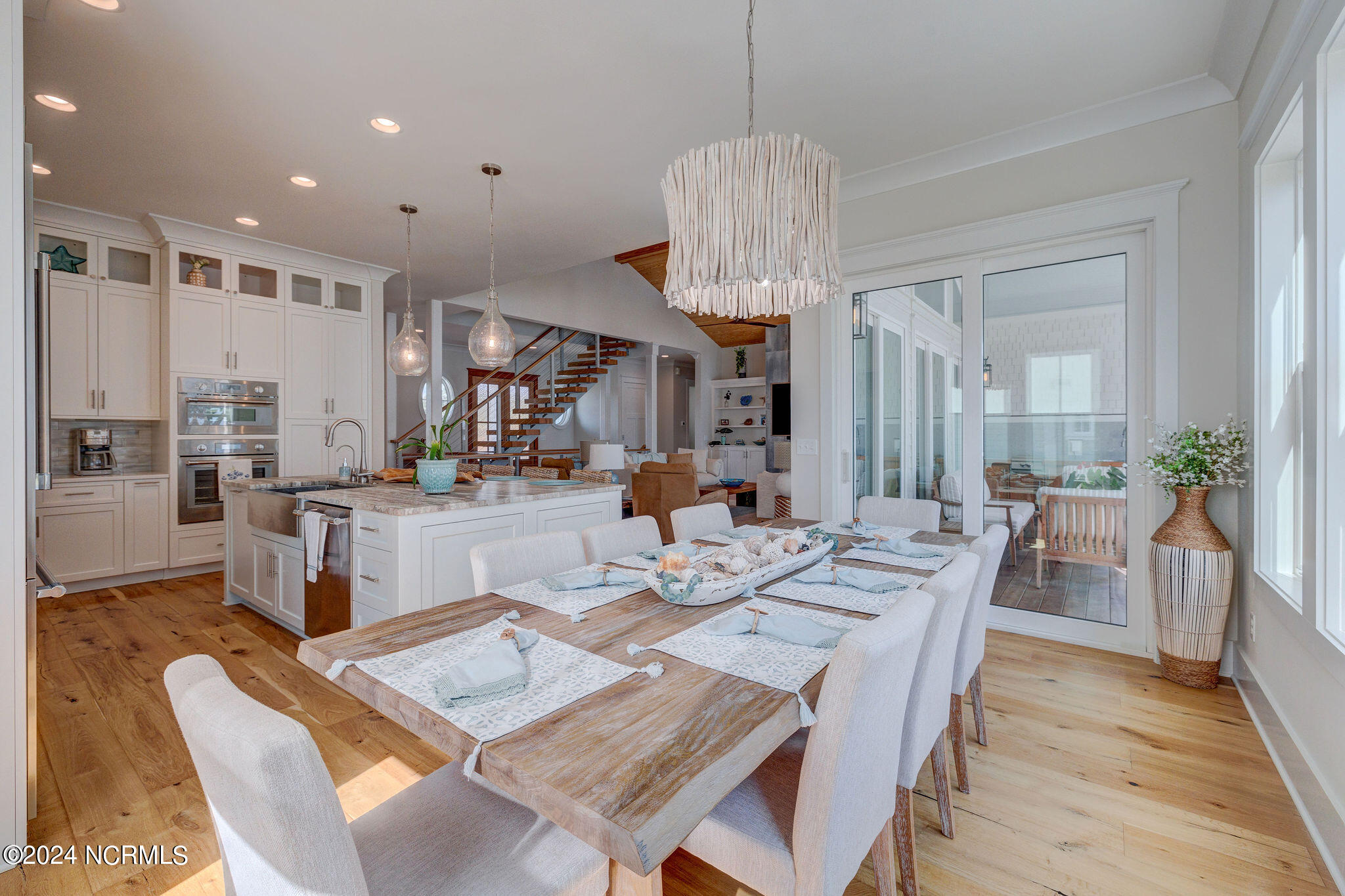 100547028 | Photo 29