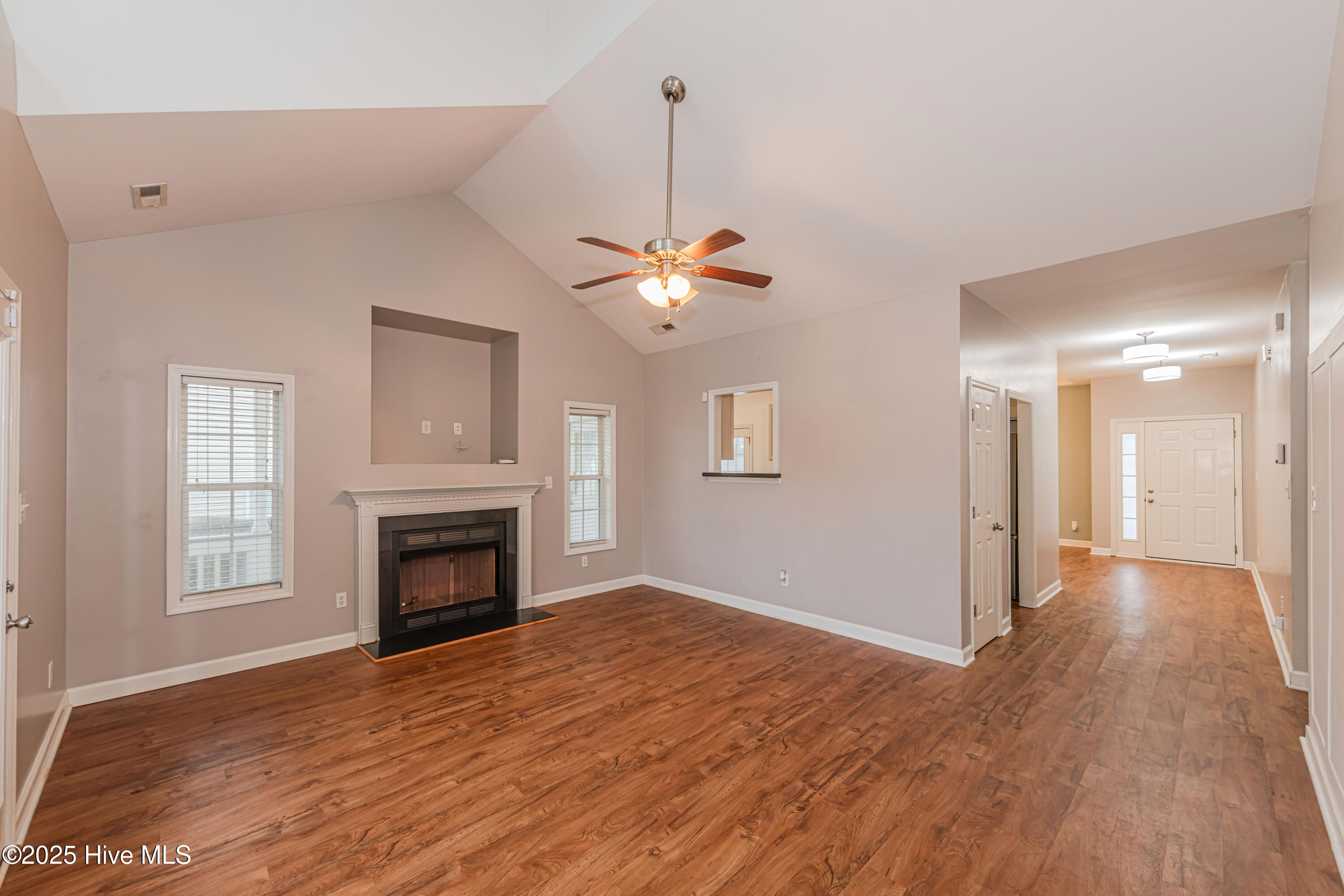 100539008 | Photo 13