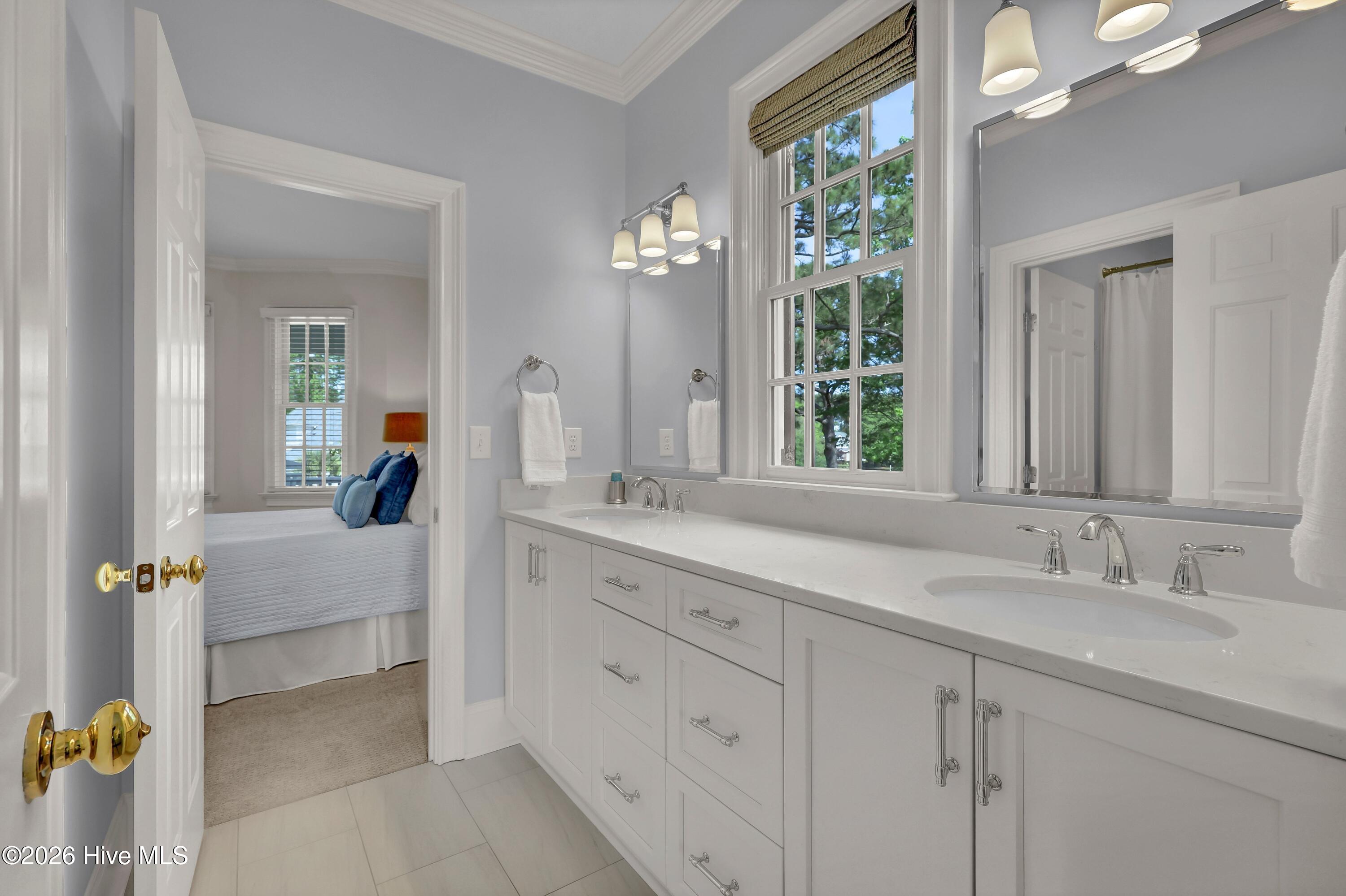 100569370 | Photo 34