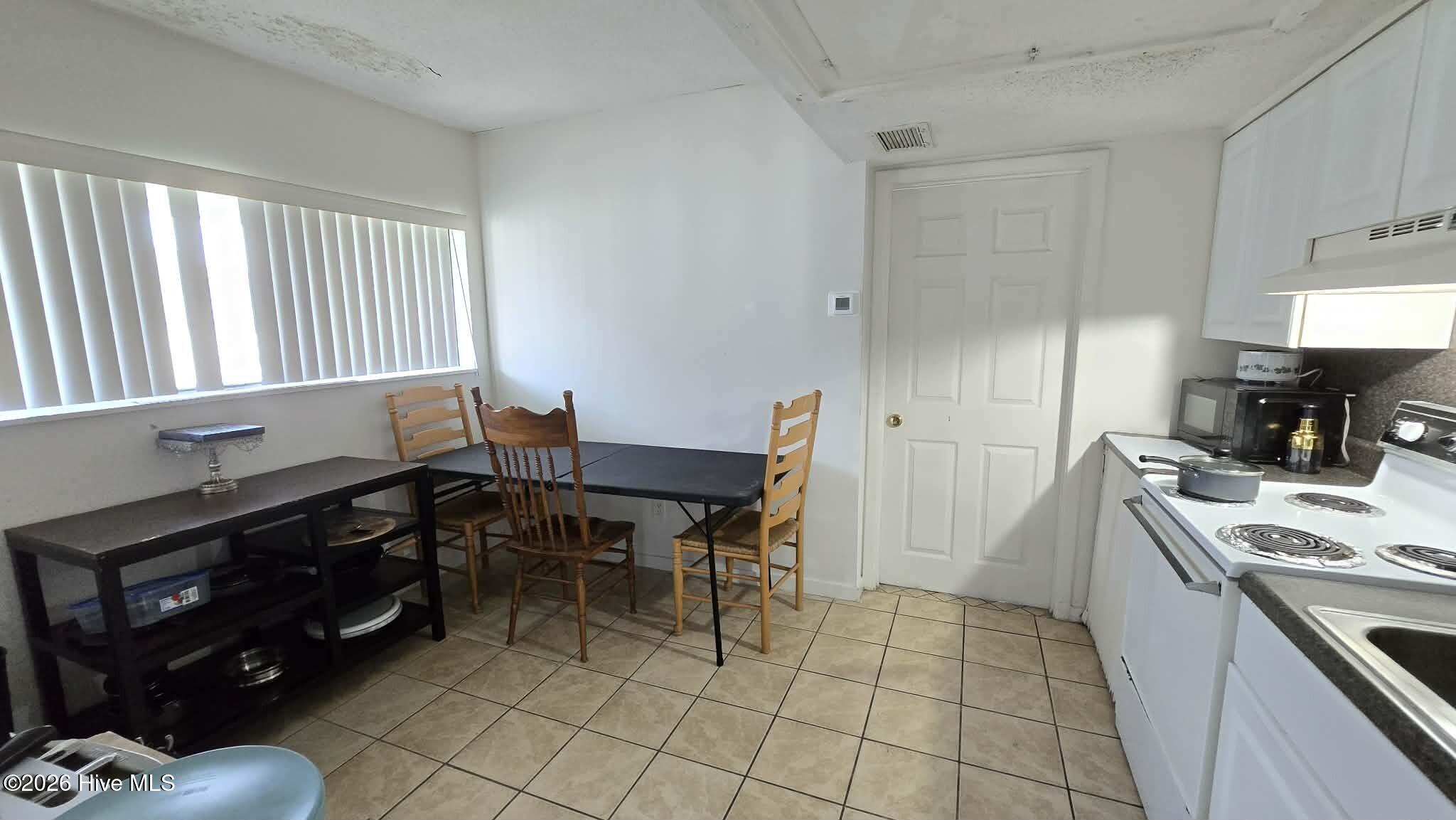 100524615 | Photo 12