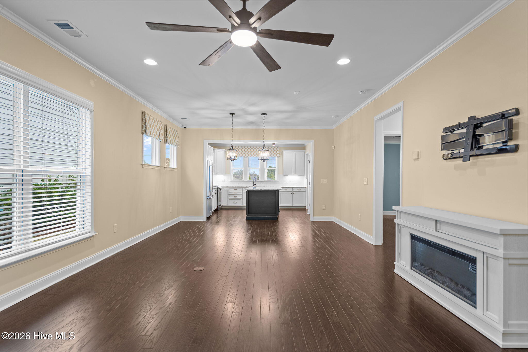 100525242 | Photo 14