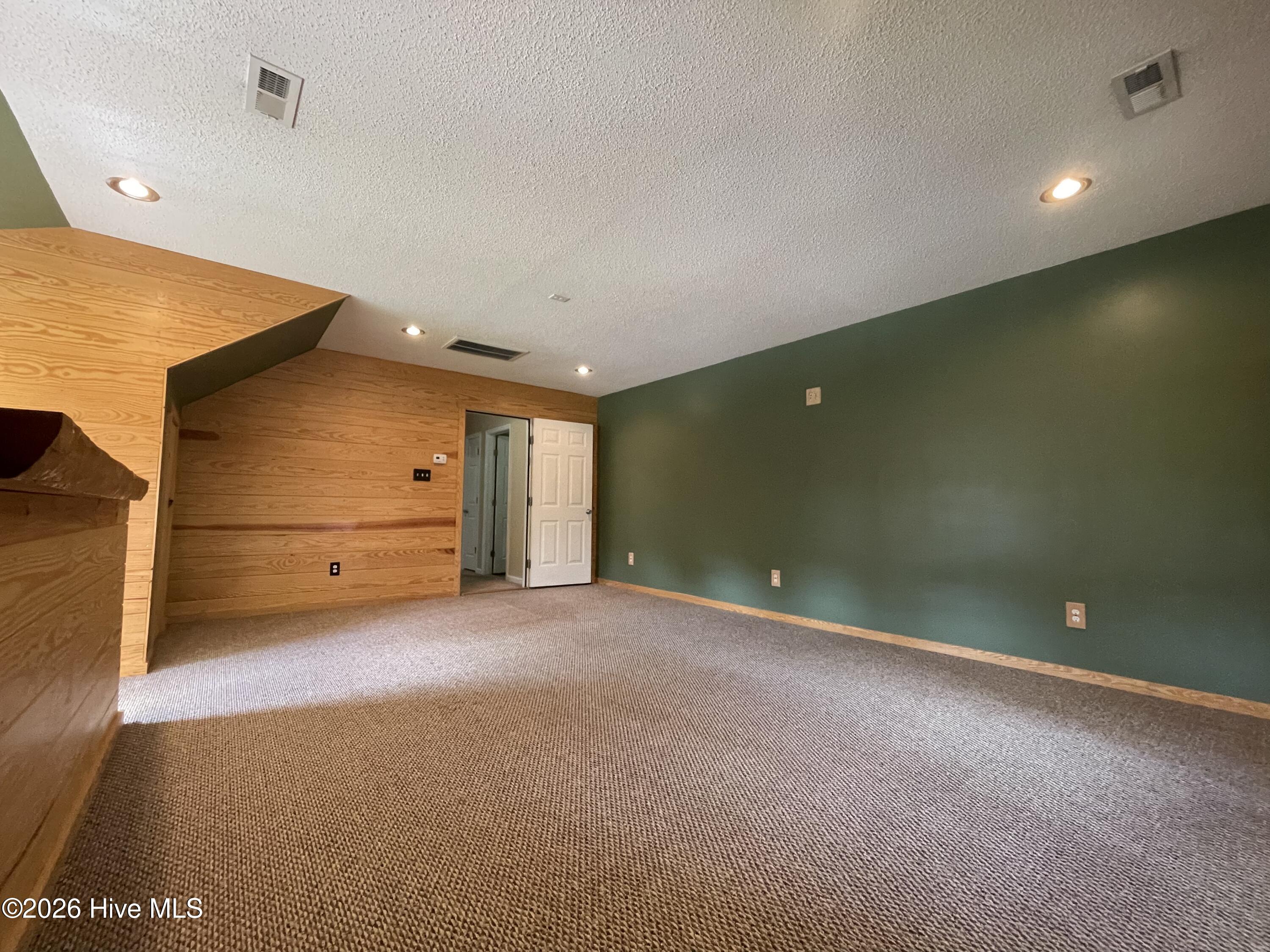 100562553 | Photo 43