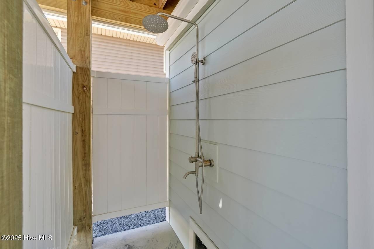 100484000 | Photo 48