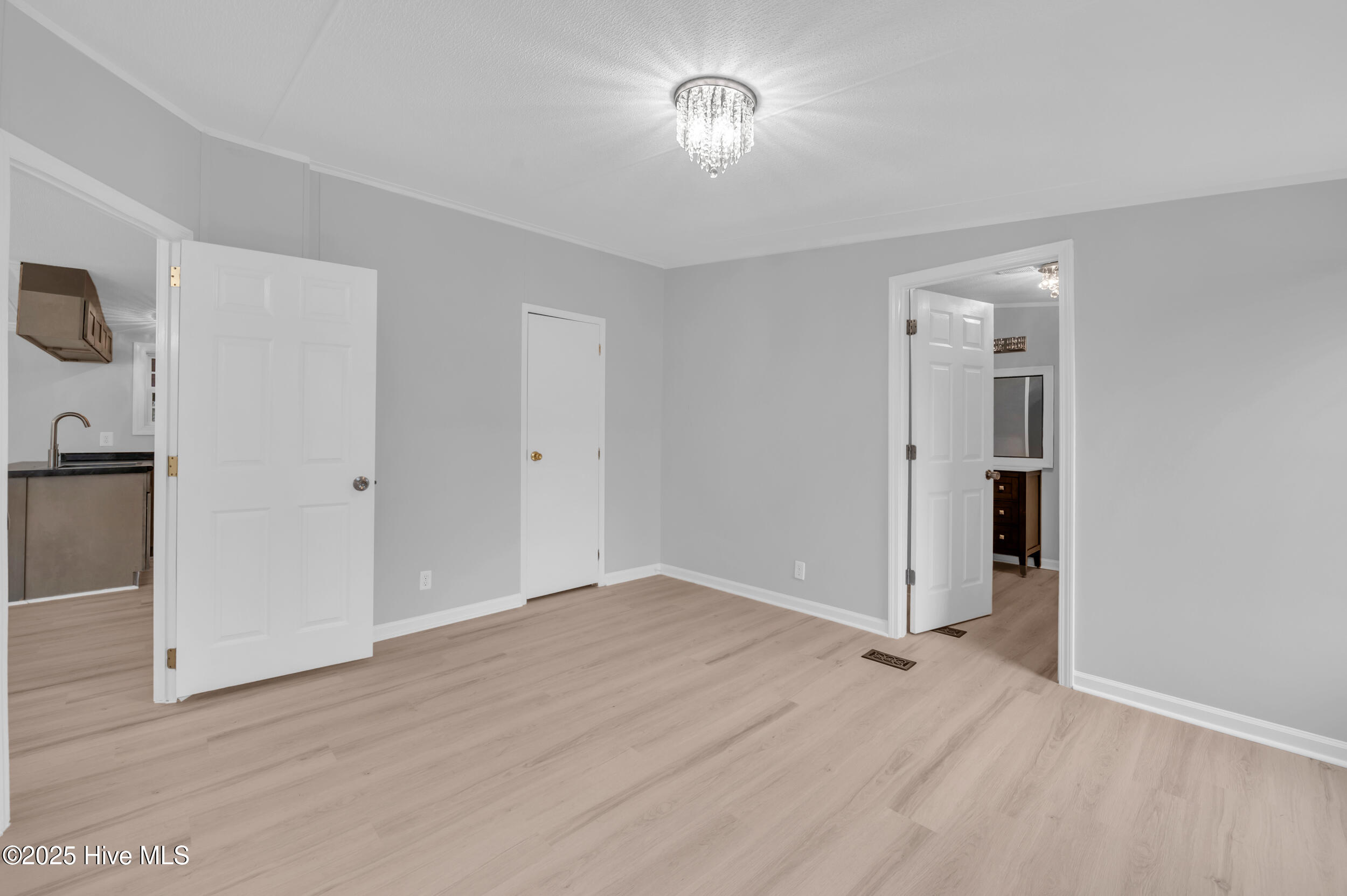 100534761 | Photo 19