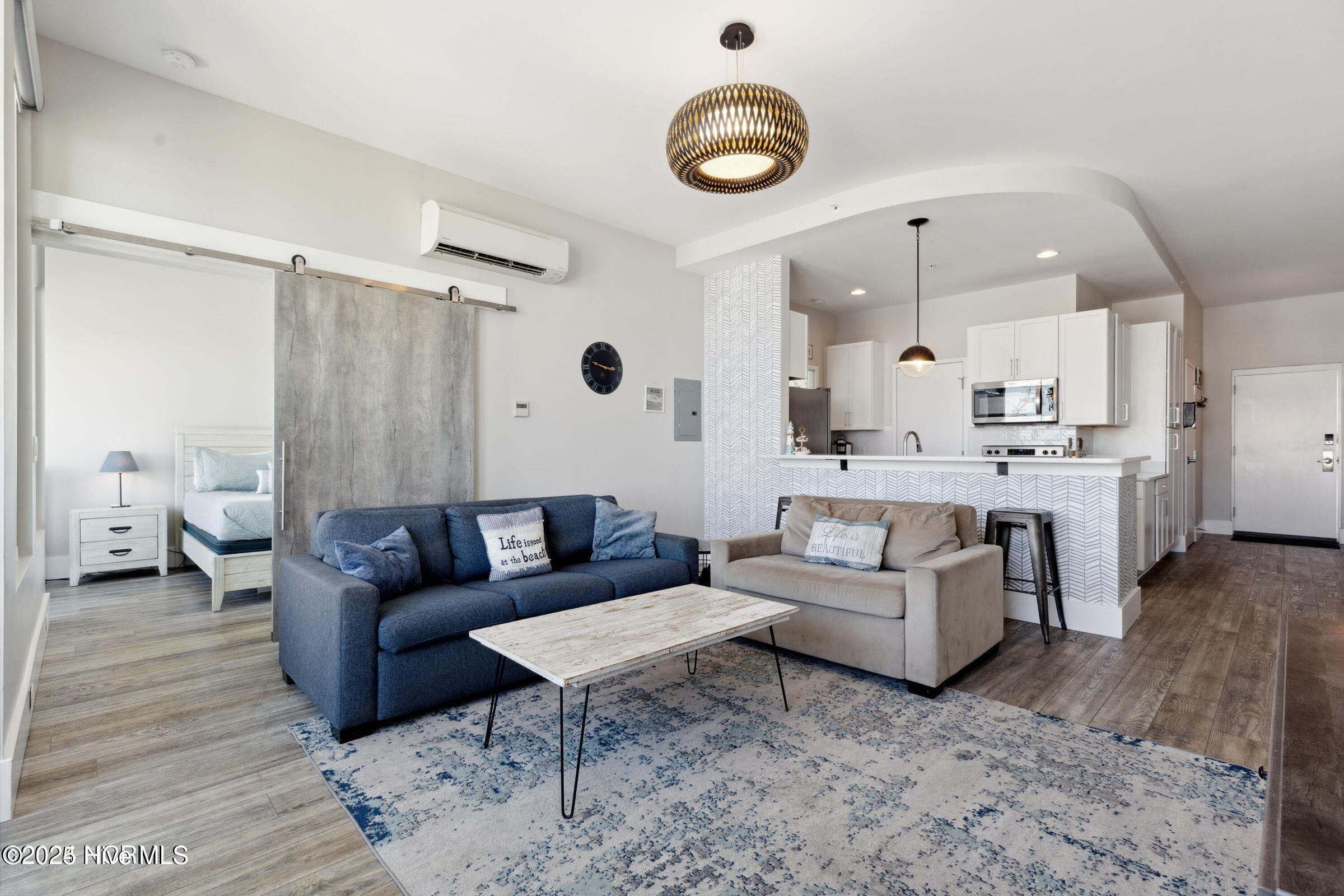 100542009 | Photo 10