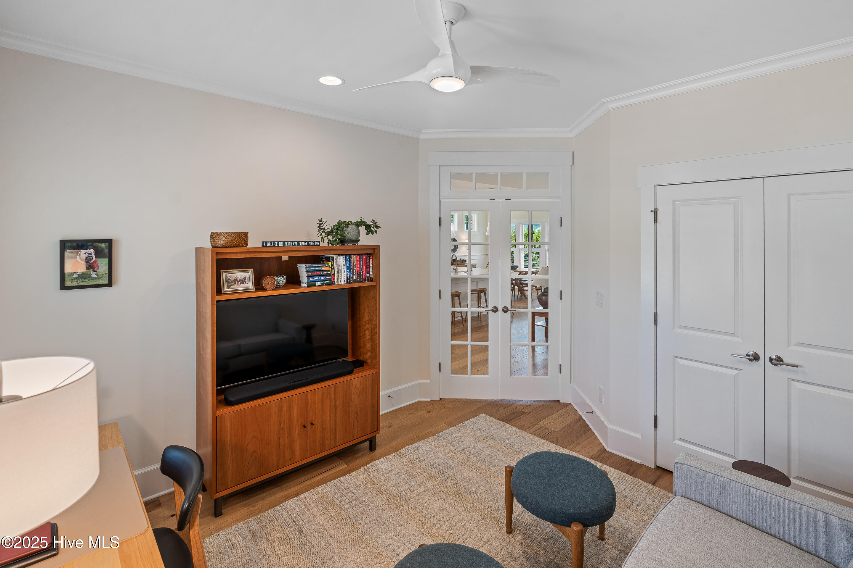 100542822 | Photo 25