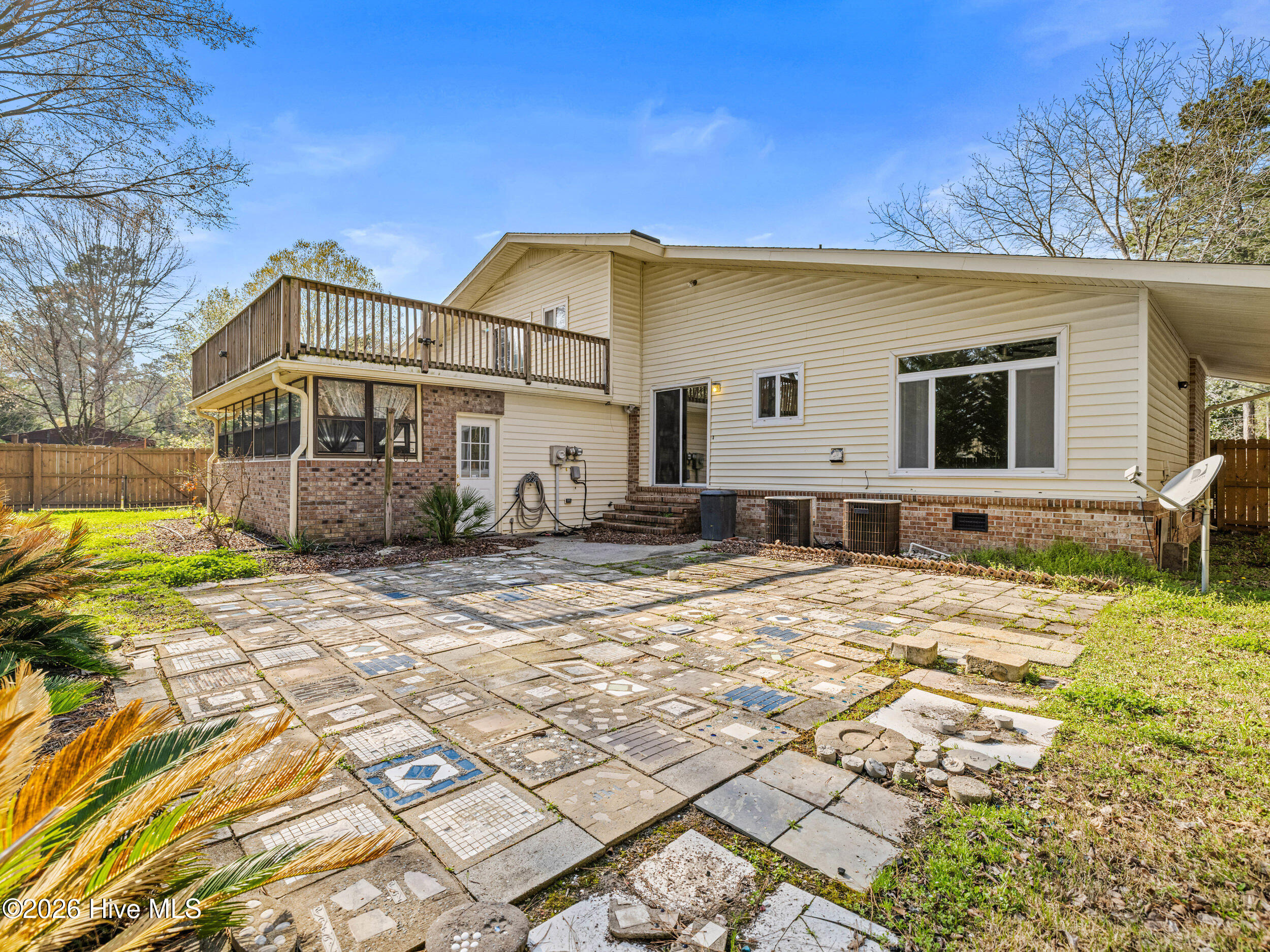 100561743 | Photo 55