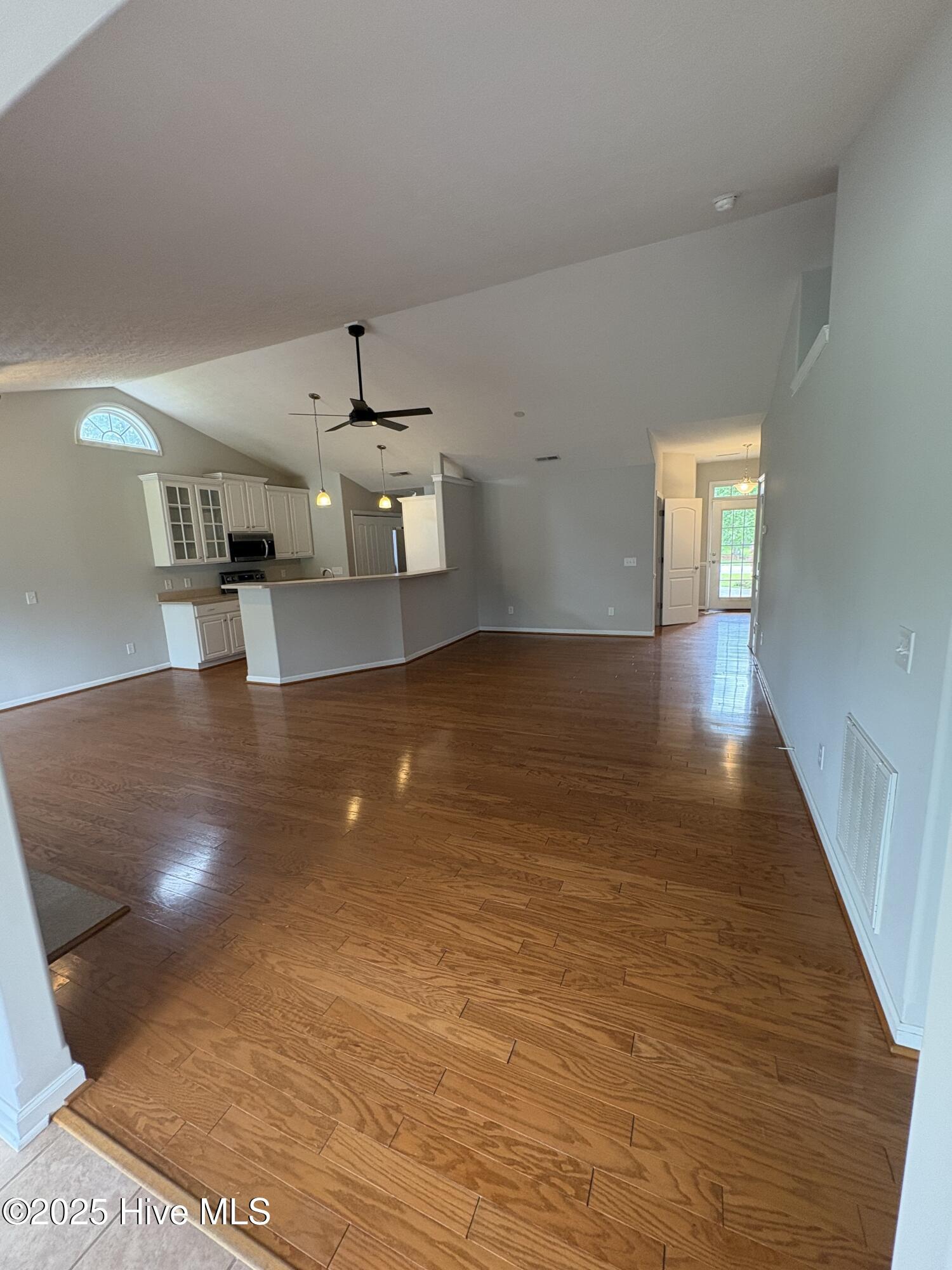 100560498 | Photo 14