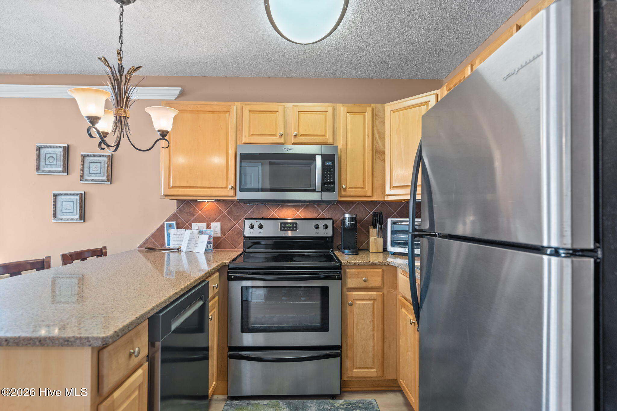 100523190 | Photo 19