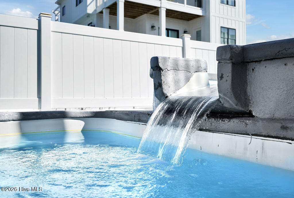 100560016 | Photo 57