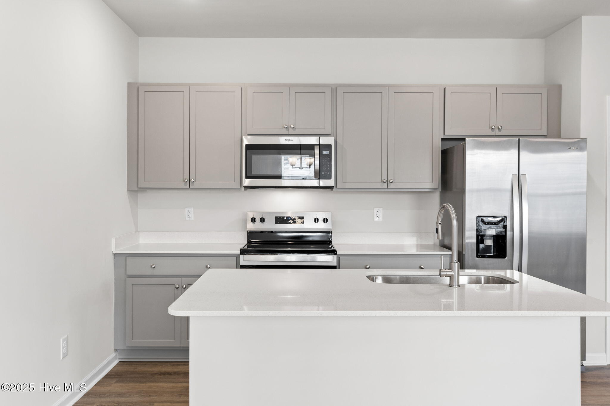 100565798 | Photo 15