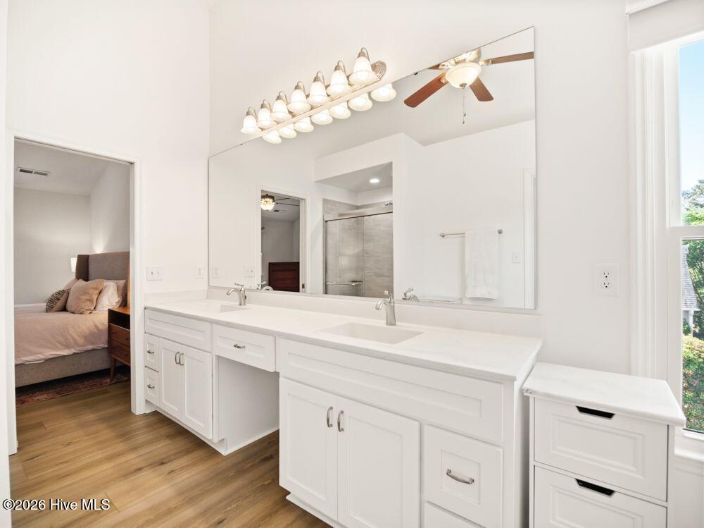 100568966 | Photo 42