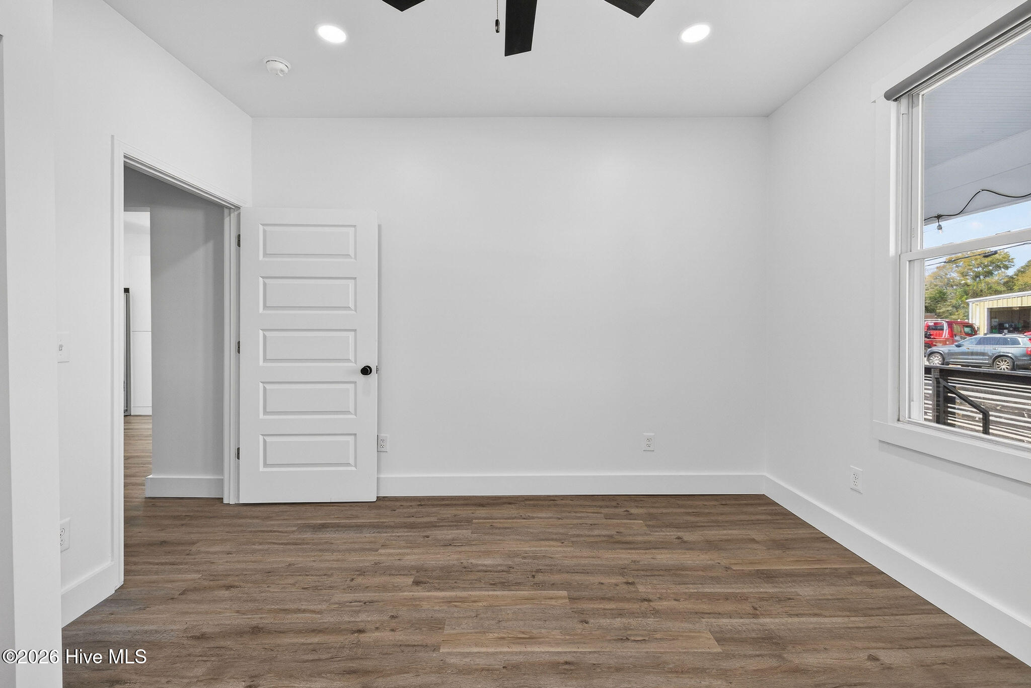 100563624 | Photo 19