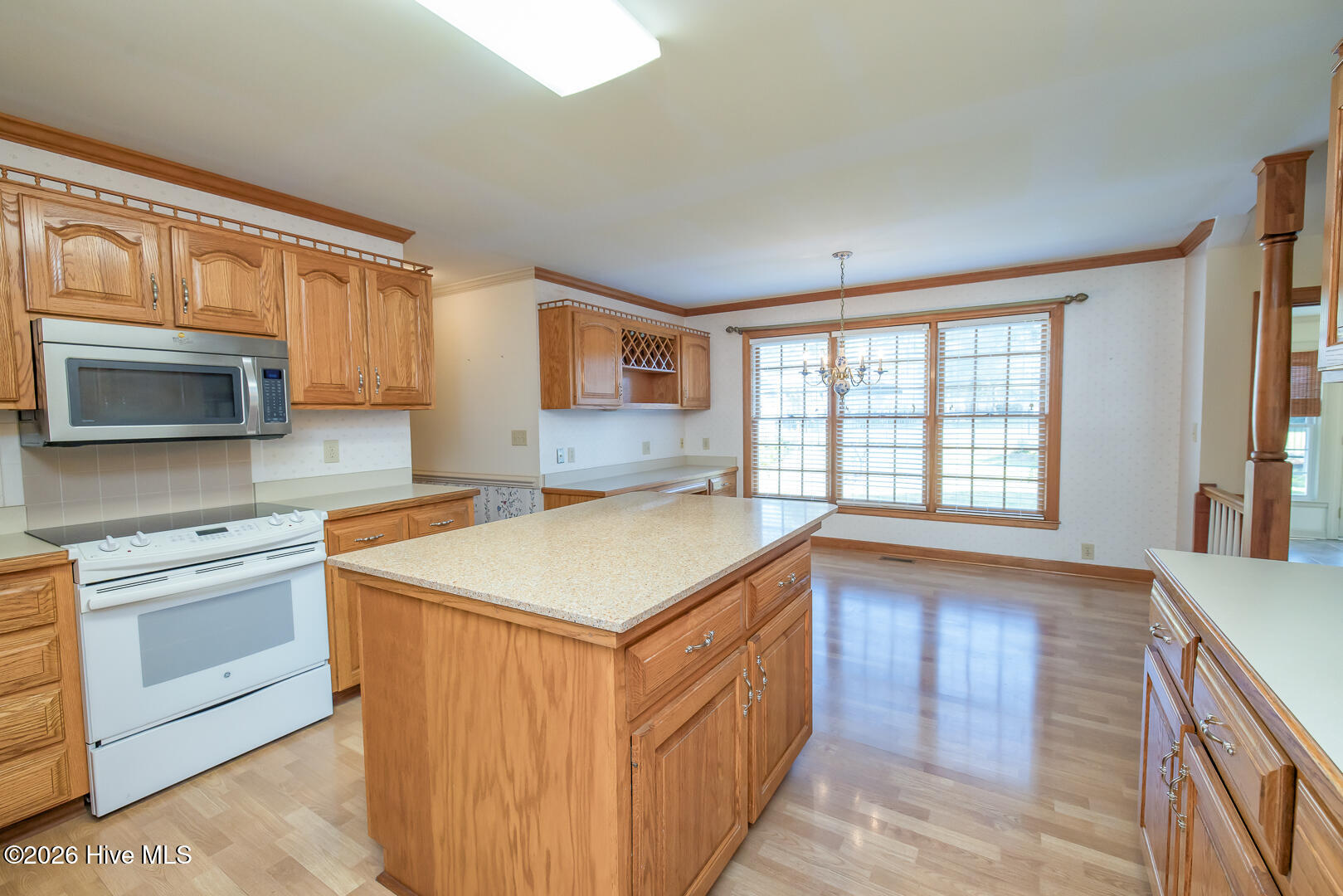 100570429 | Photo 24