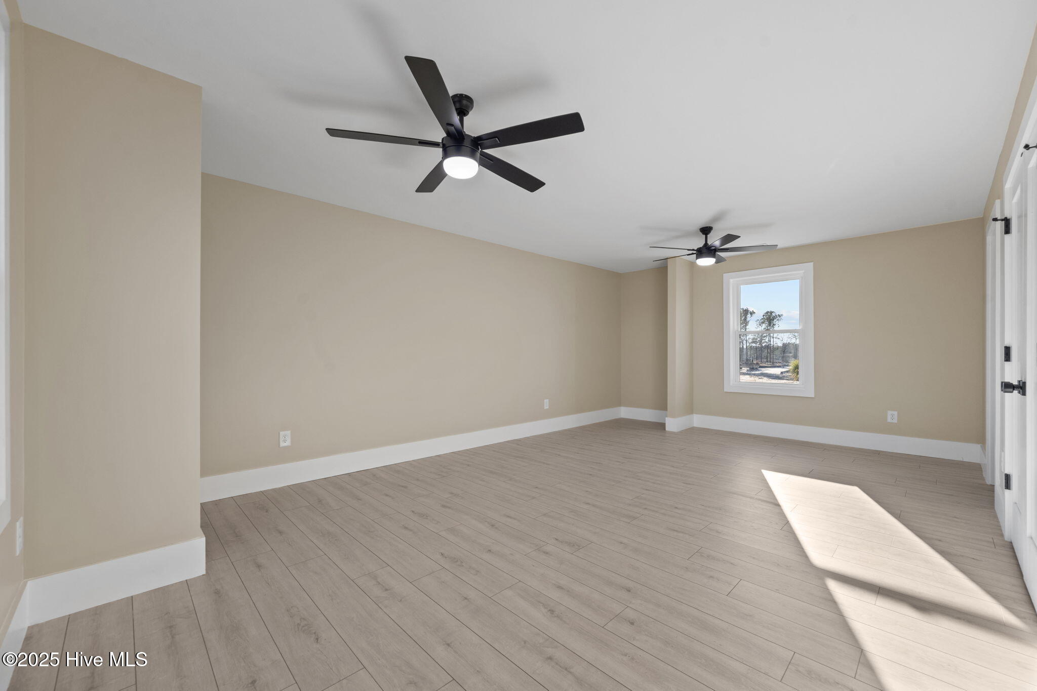 100547090 | Photo 42