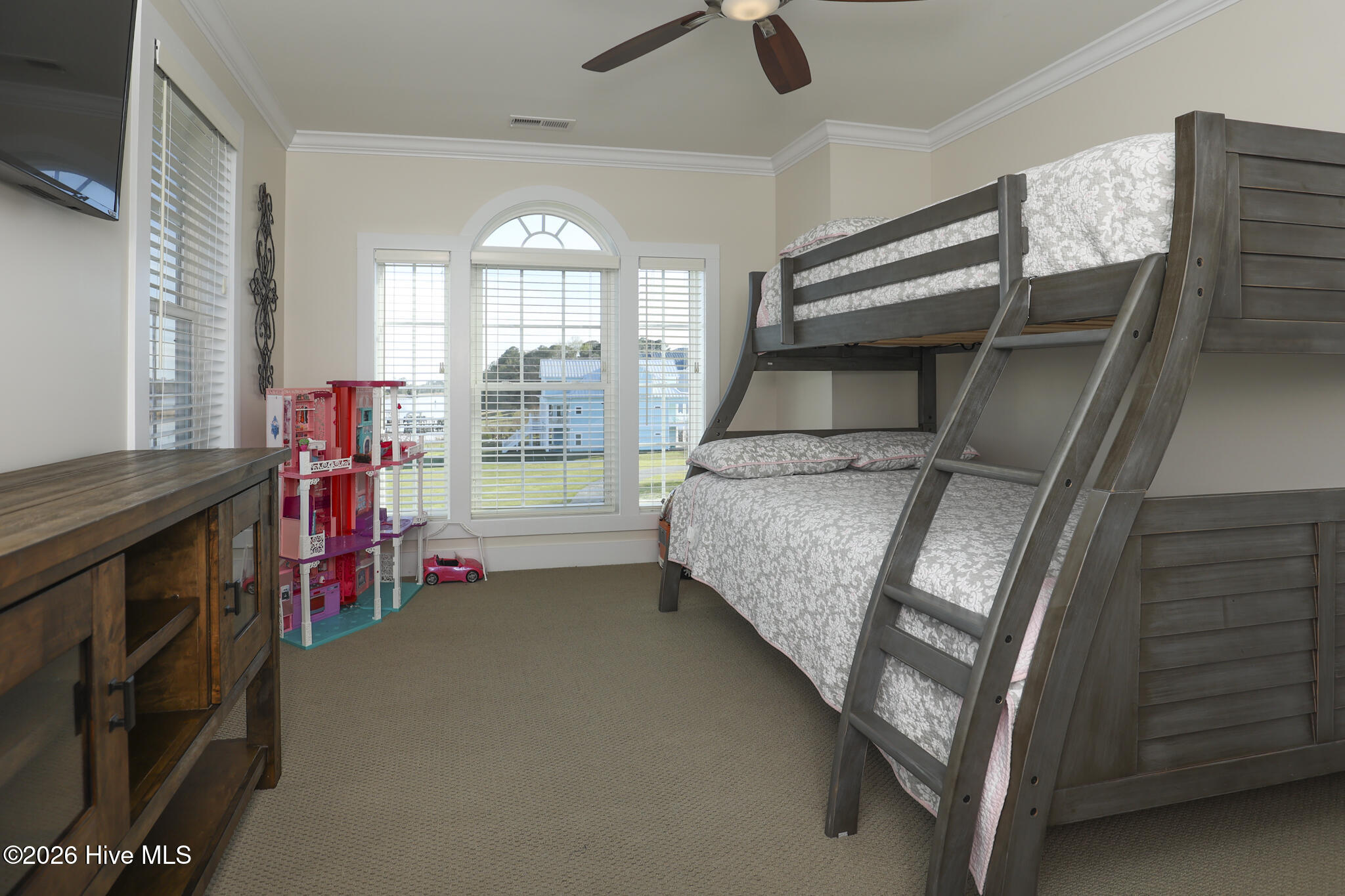 100564297 | Photo 44