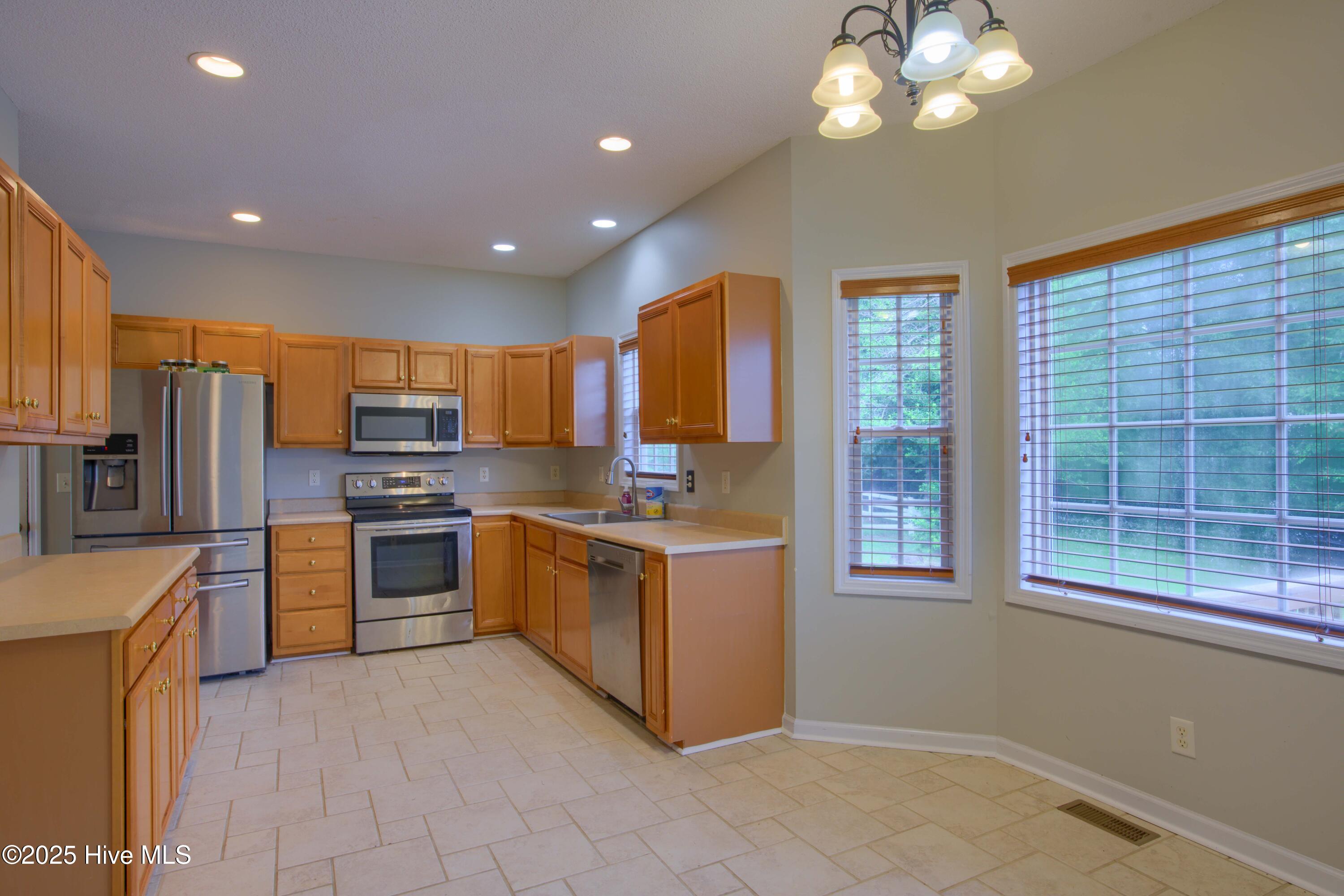 100543854 | Photo 16