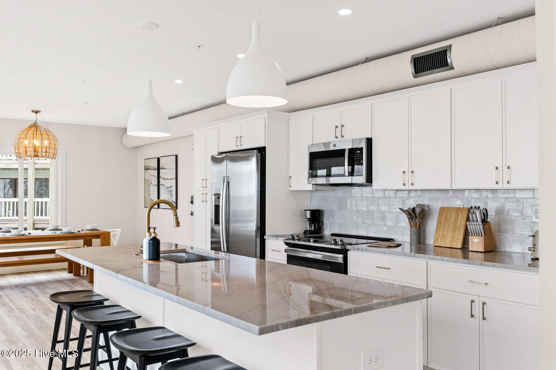 100523204 | Photo 13