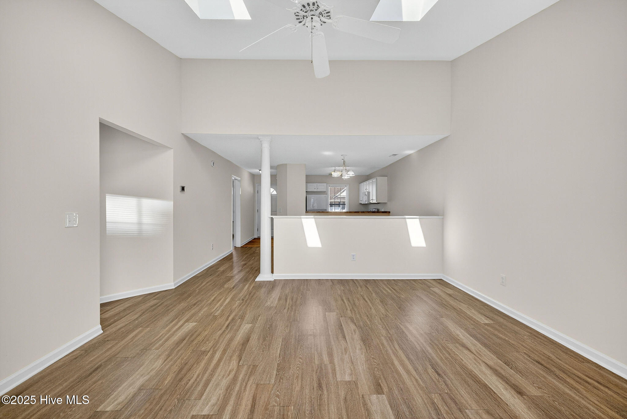 100537353 | Photo 17