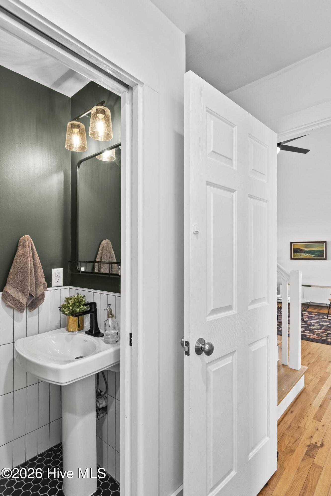 100557619 | Photo 26