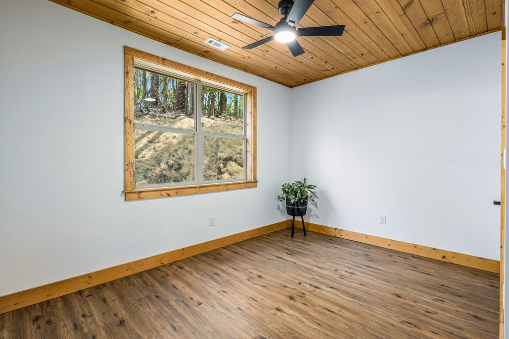 Guest bedroom I
