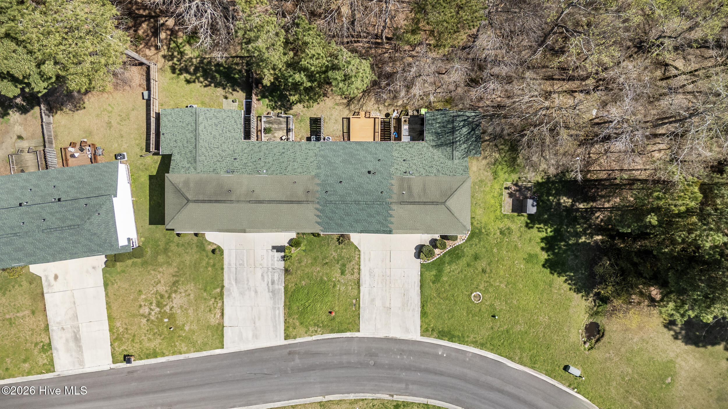 100561186 | Photo 33