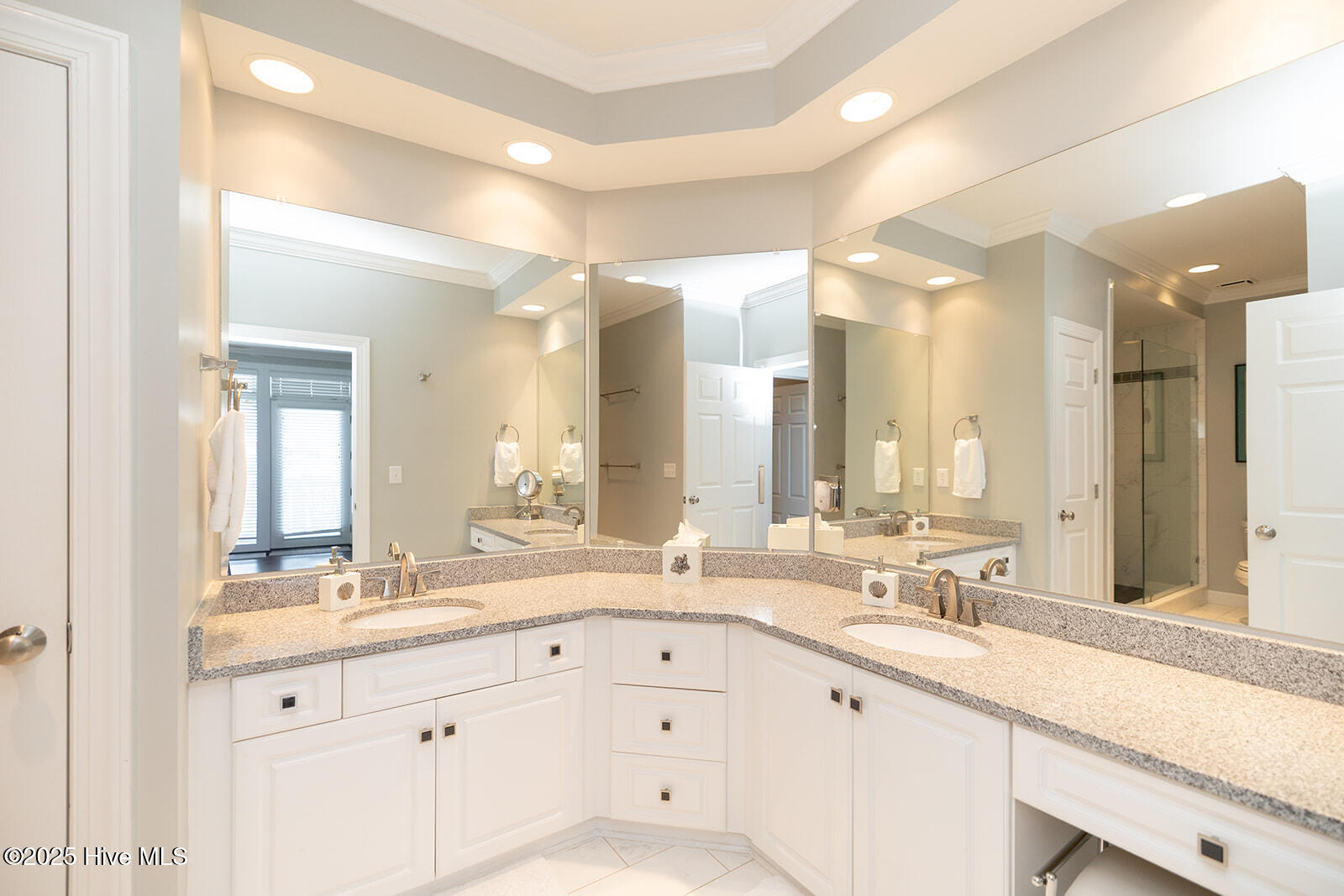 100564754 | Photo 24