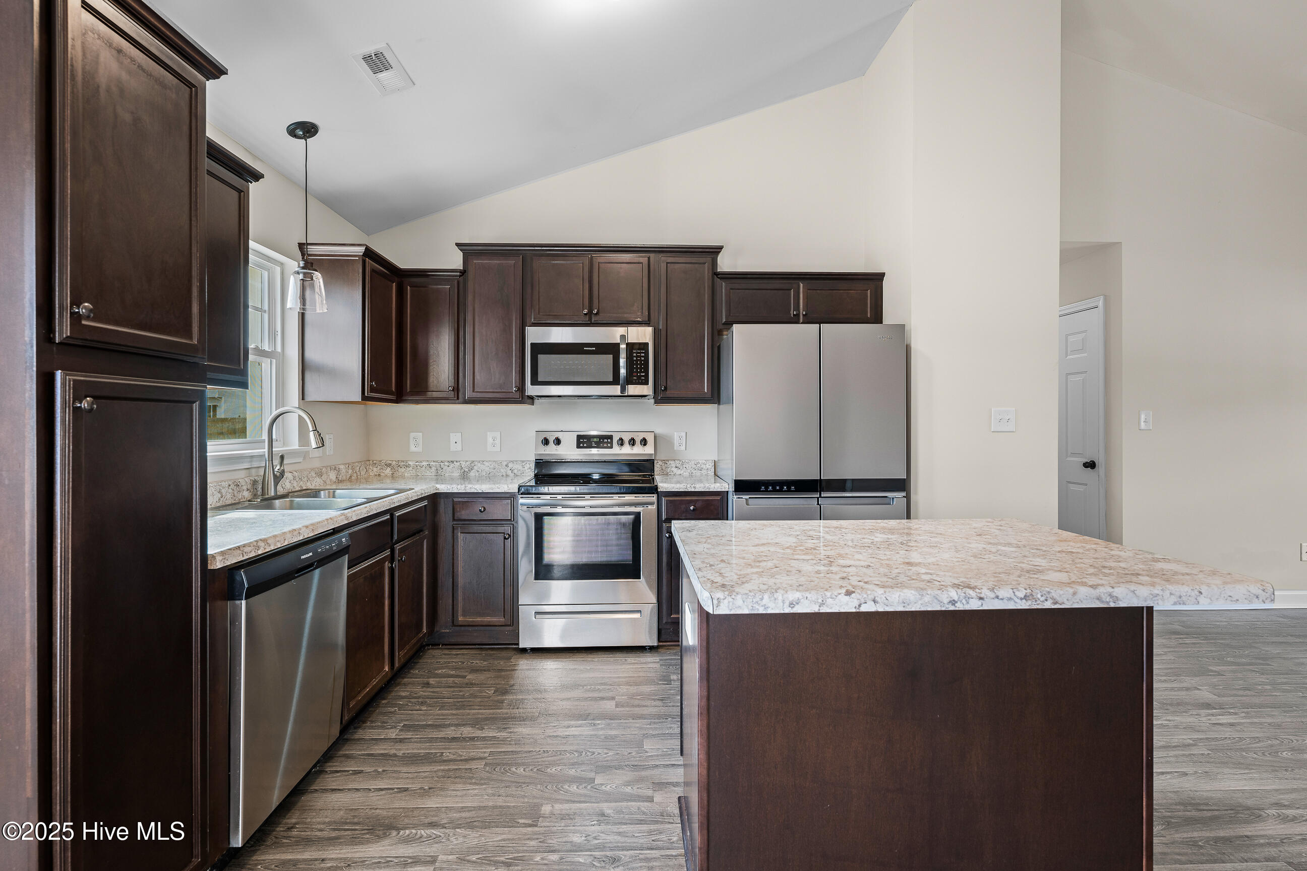 100544076 | Photo 12