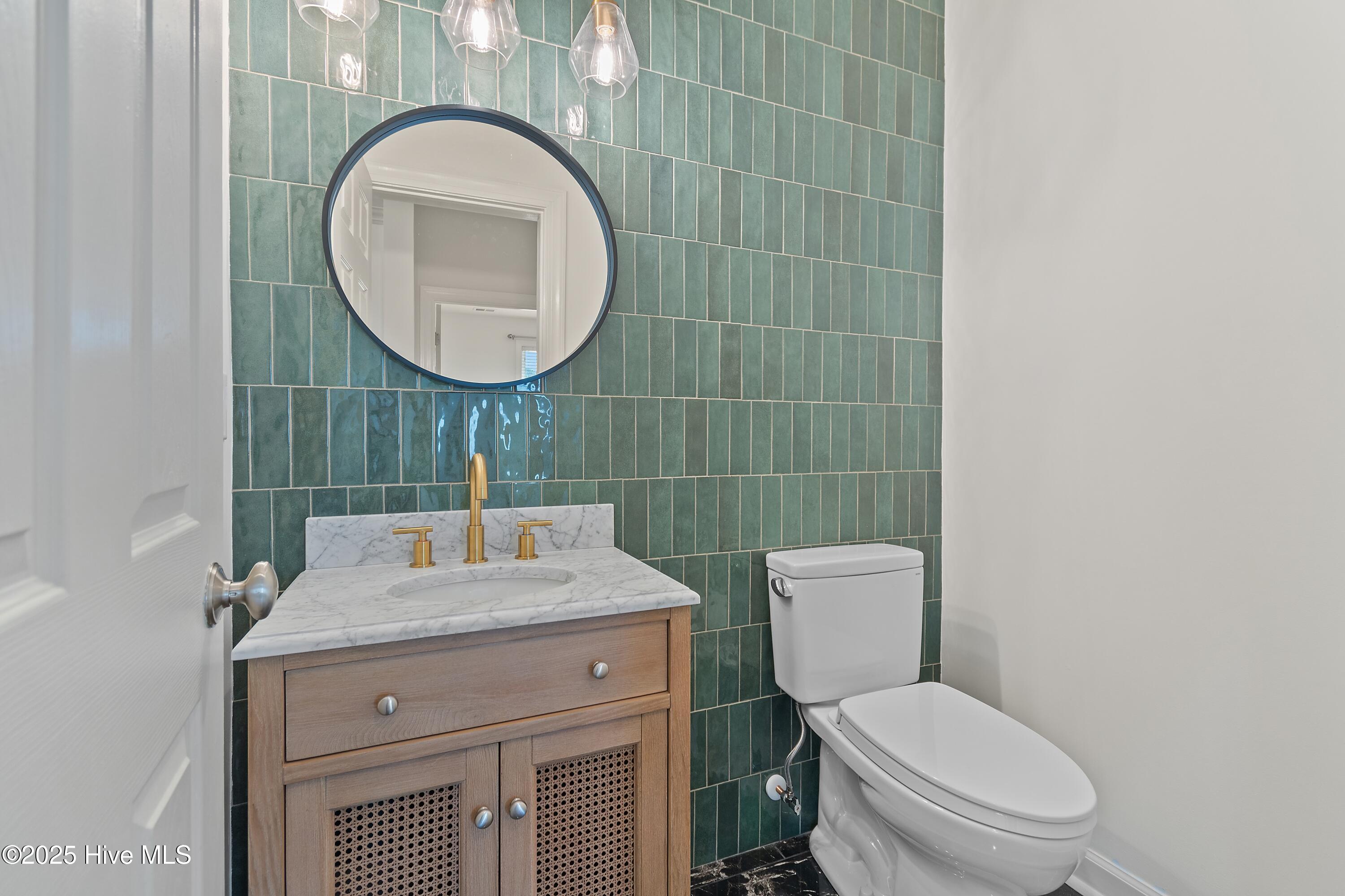 100548441 | Photo 12