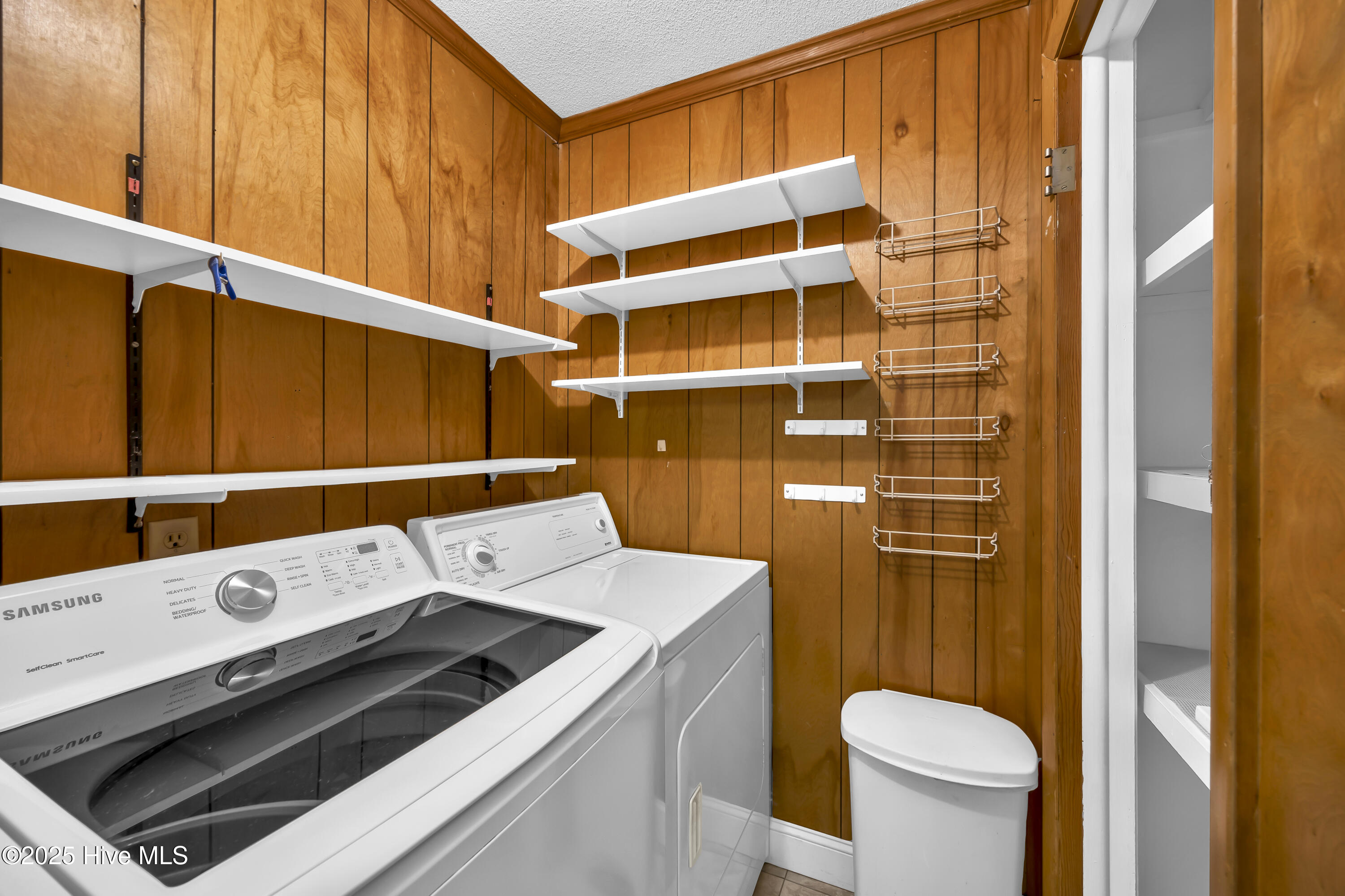 100535040 | Photo 11