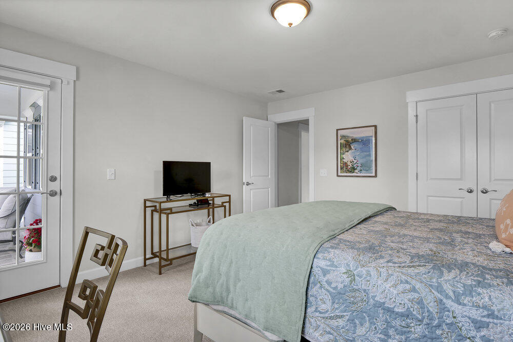 100558129 | Photo 38