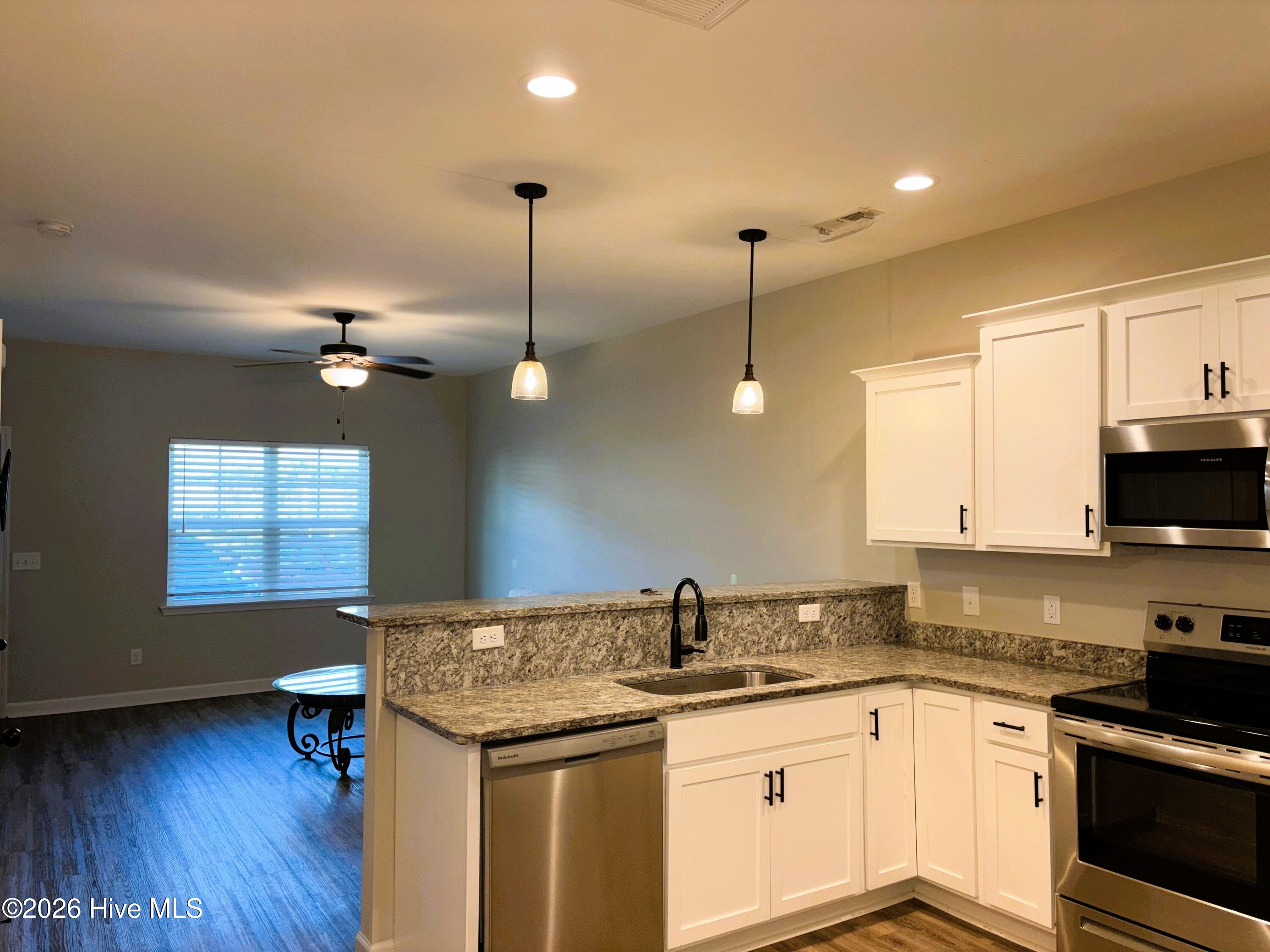 100560134 | Photo 11