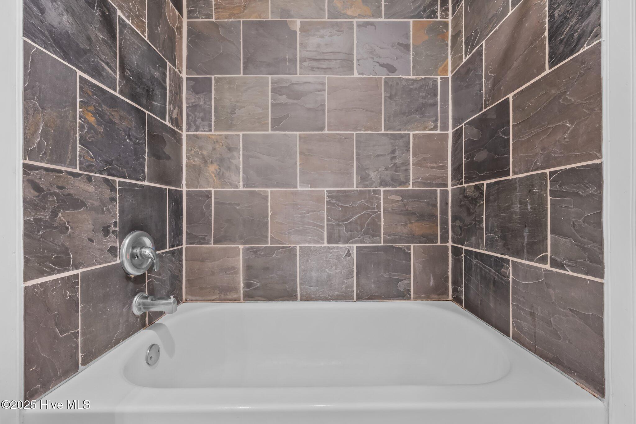 100546128 | Photo 29