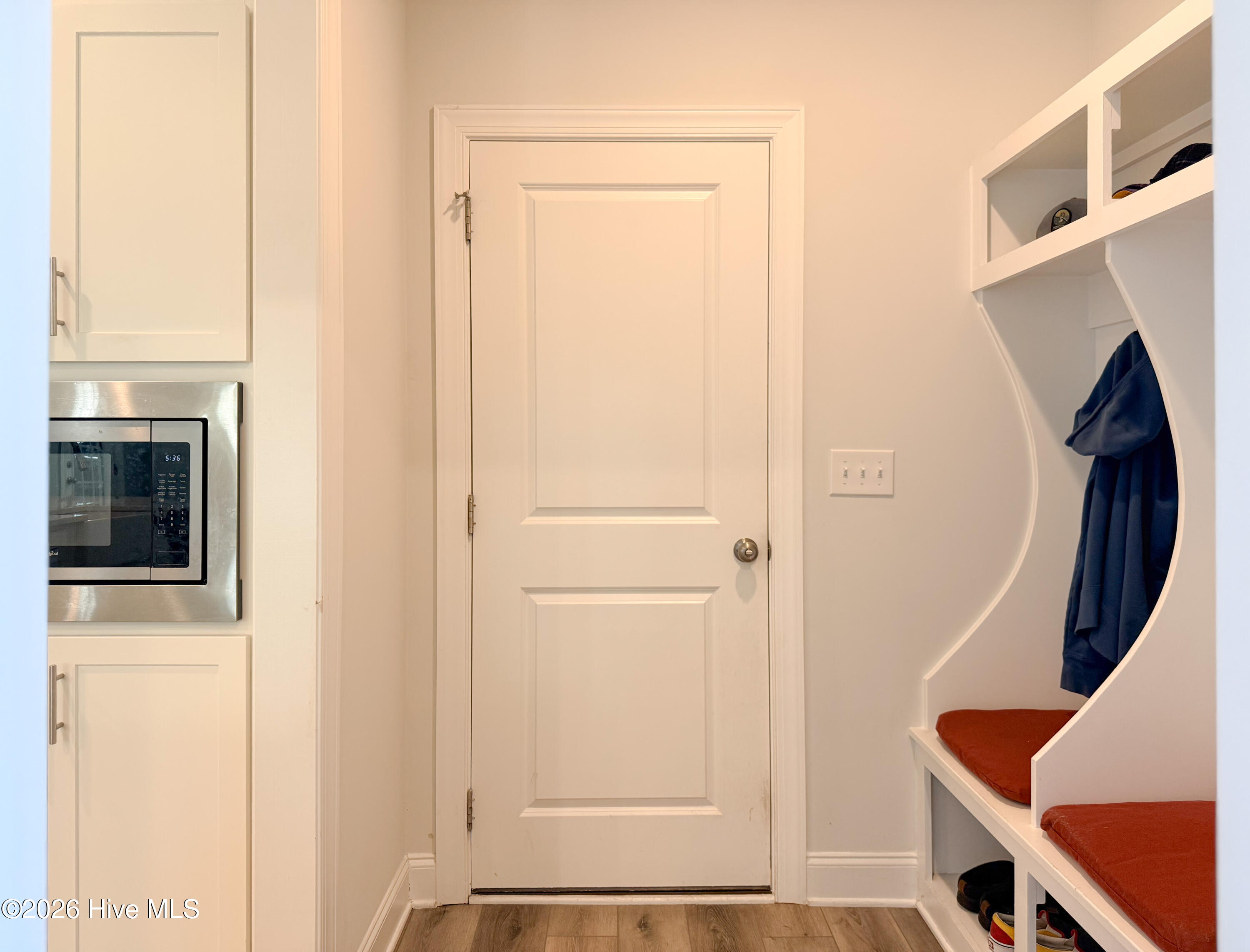 100567915 | Photo 64