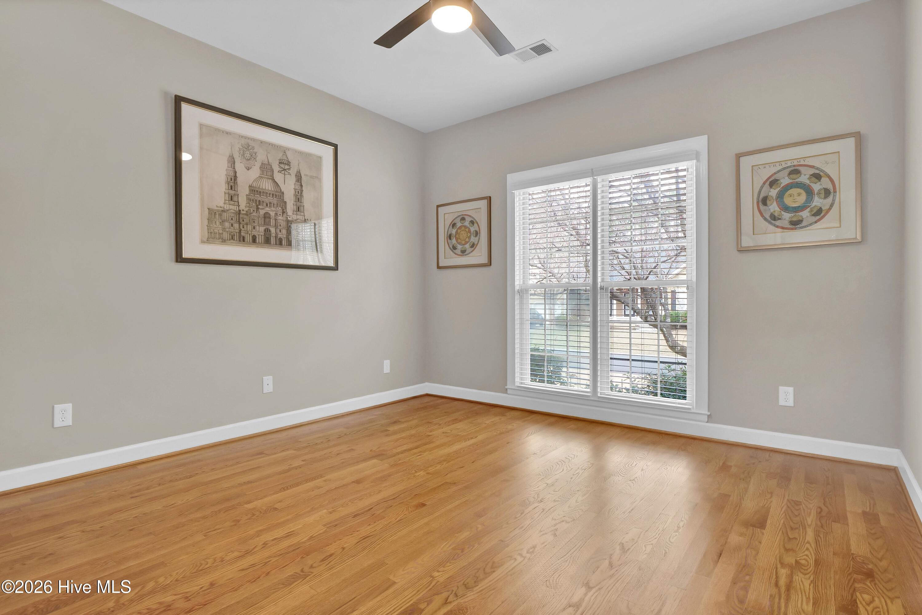 100556431 | Photo 23