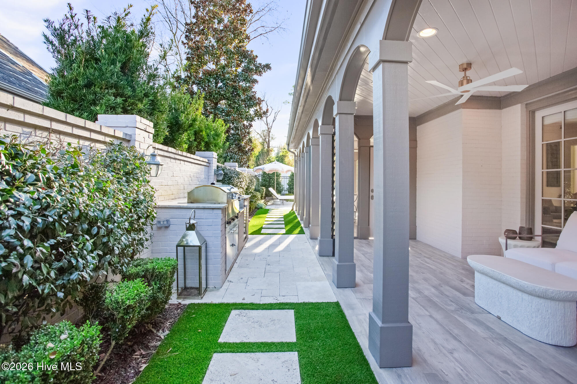 100552685 | Photo 35