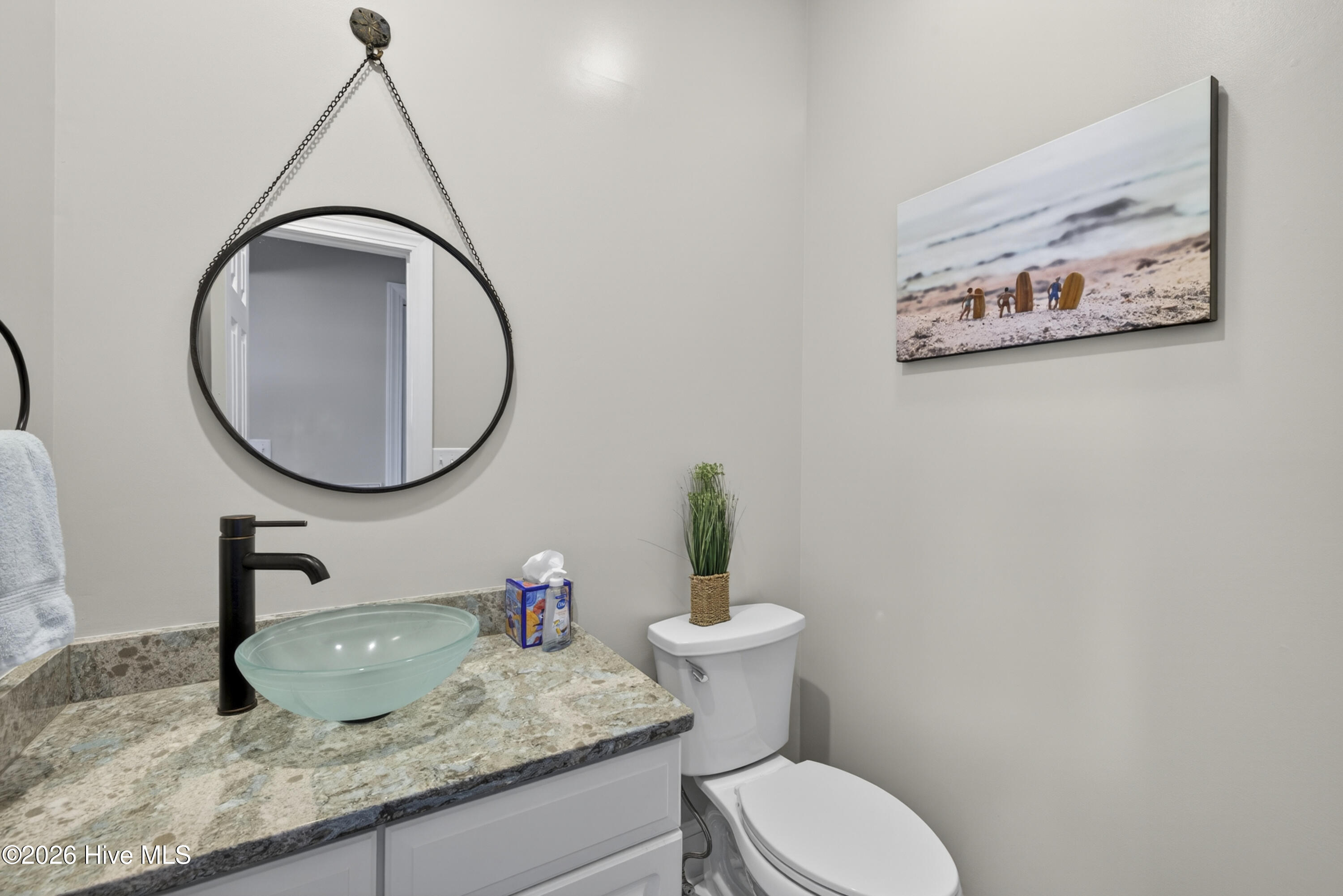 100568247 | Photo 43