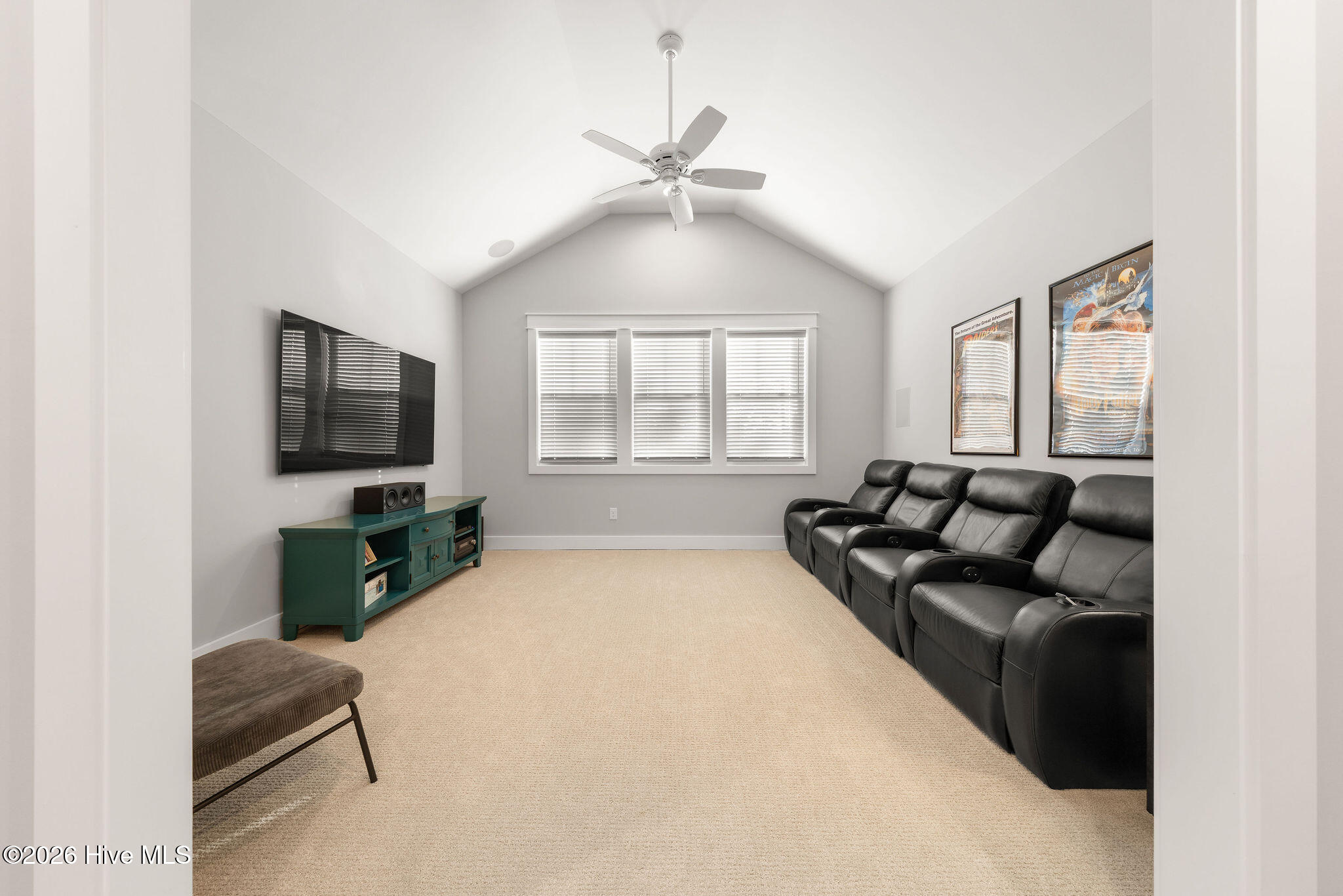 100552329 | Photo 54