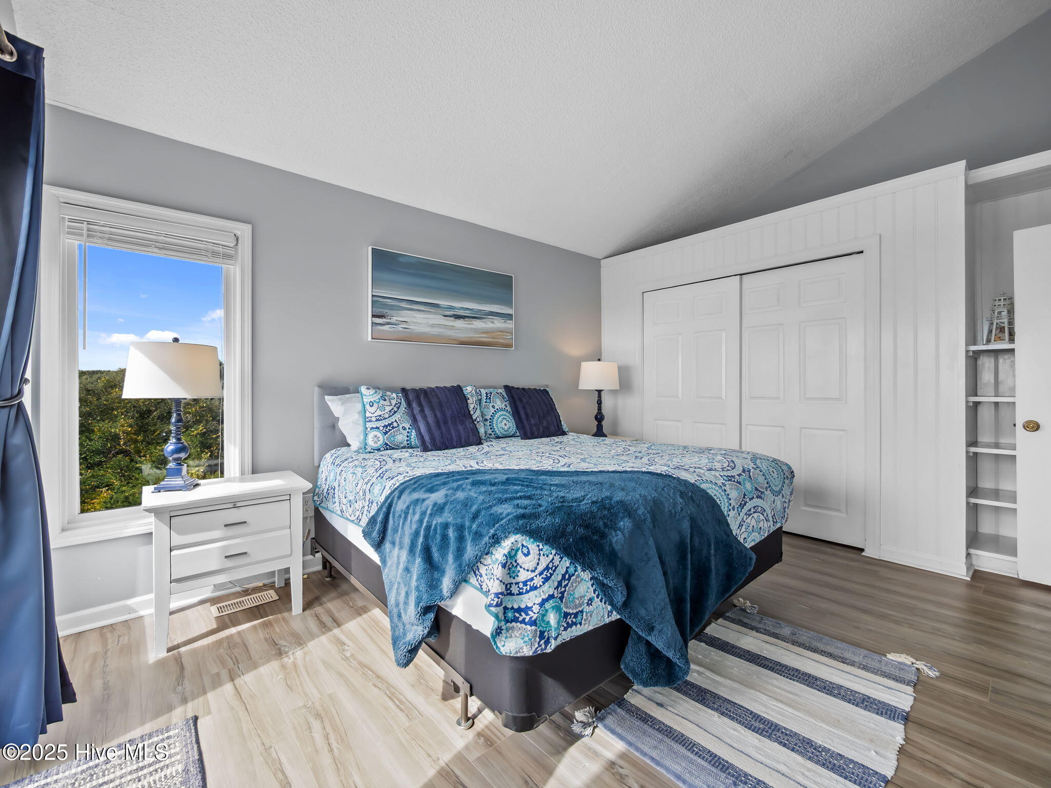 100534121 | Photo 26