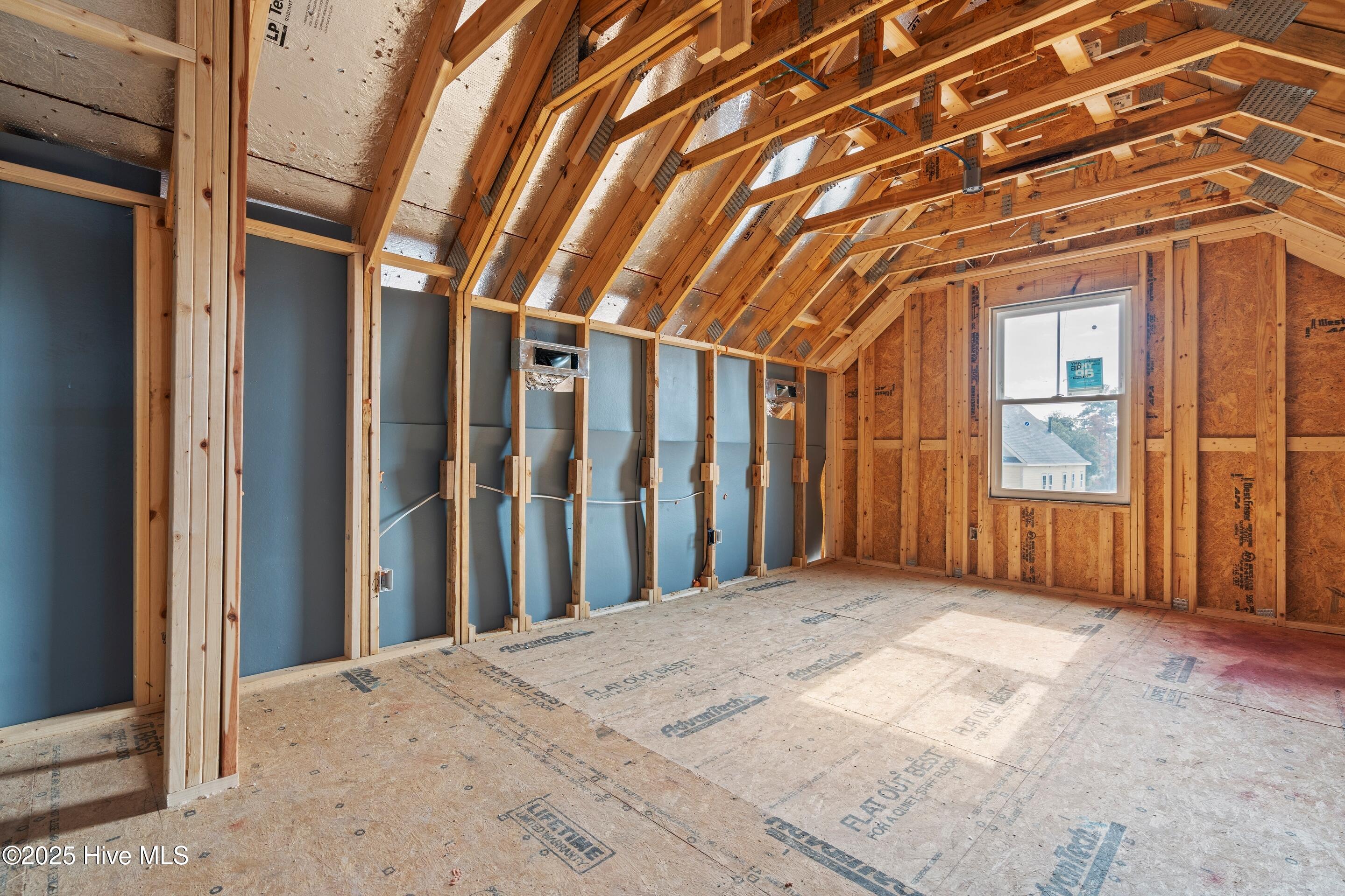 100543070 | Photo 67