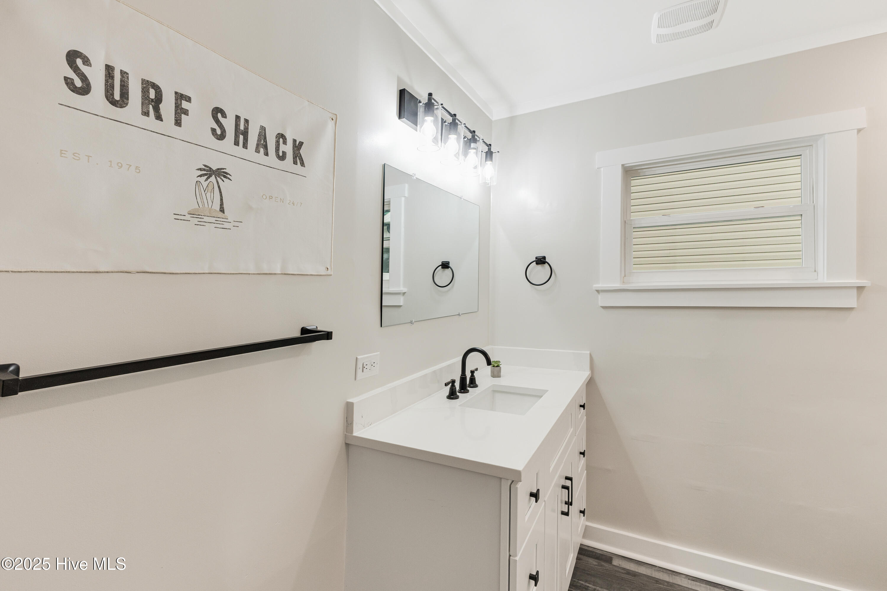 100501720 | Photo 29