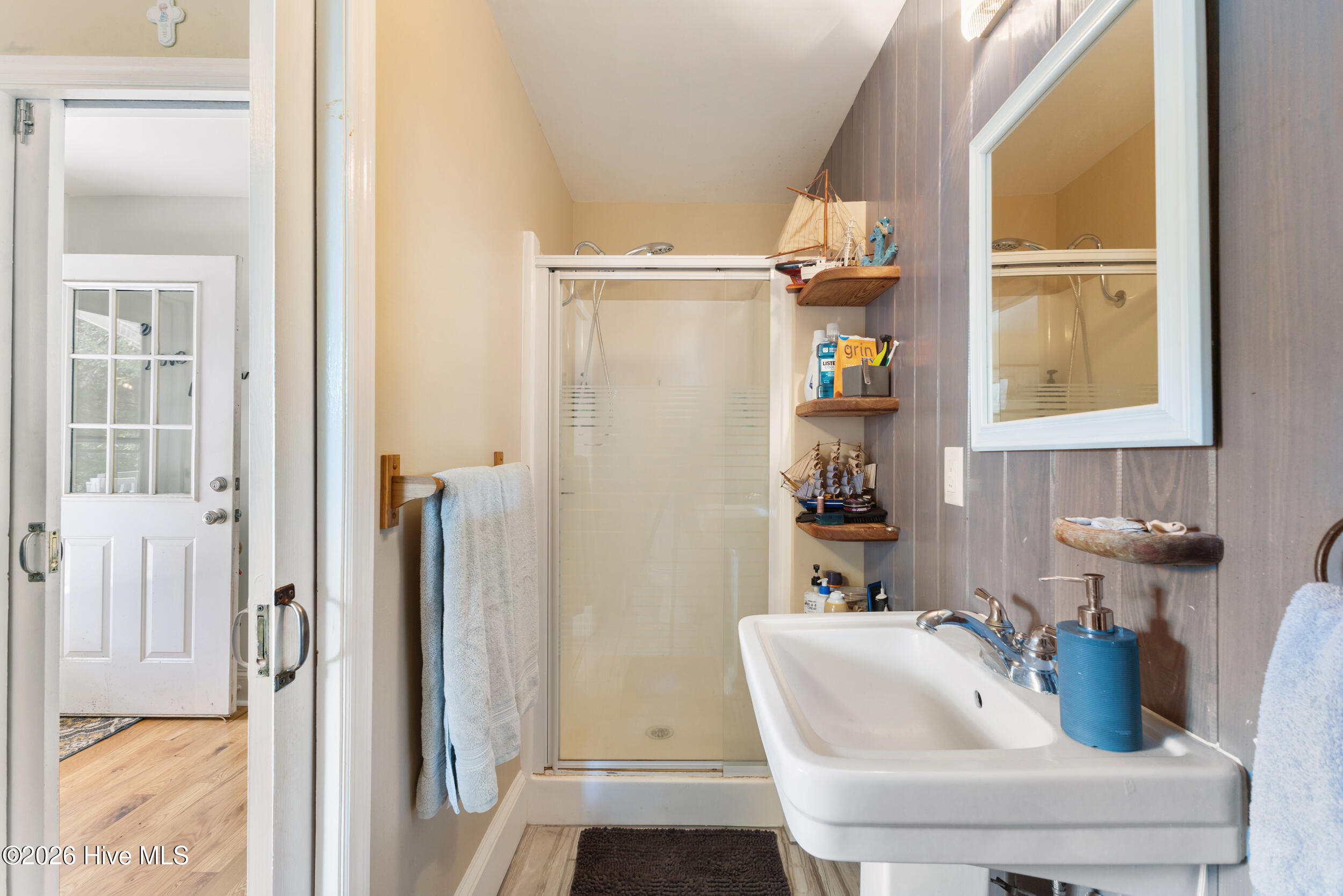 100560648 | Photo 32