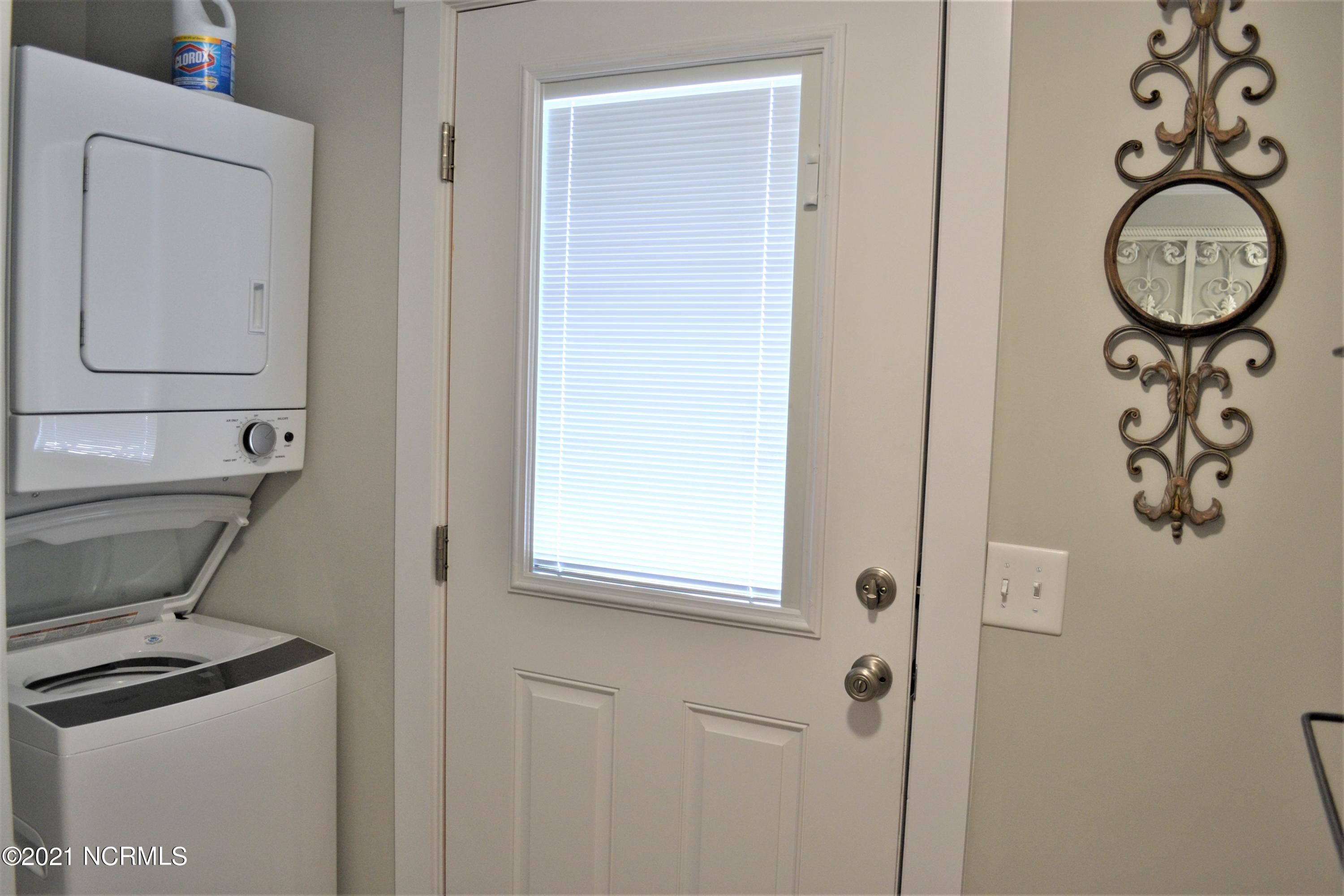 100530687 | Photo 17