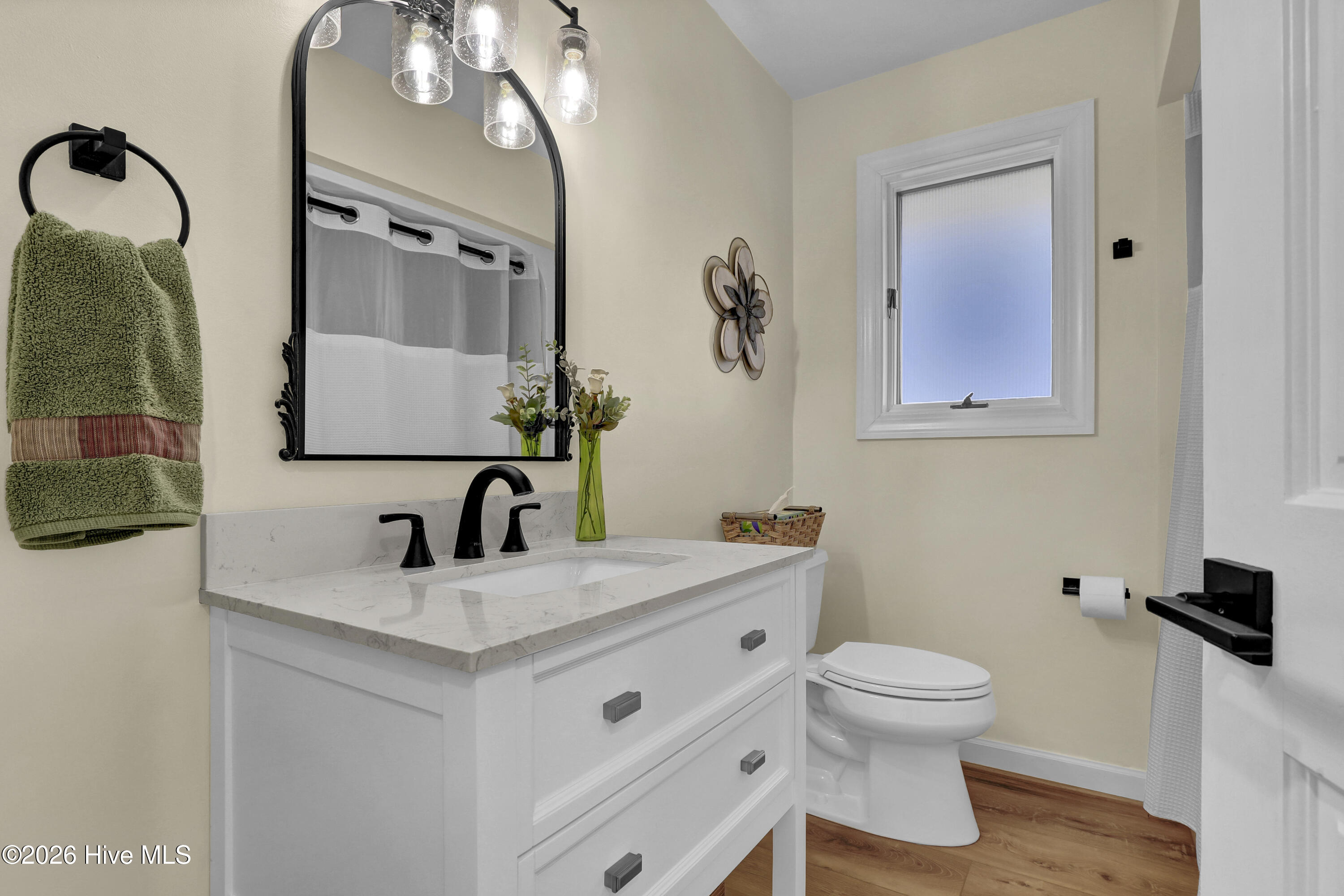 100548794 | Photo 24