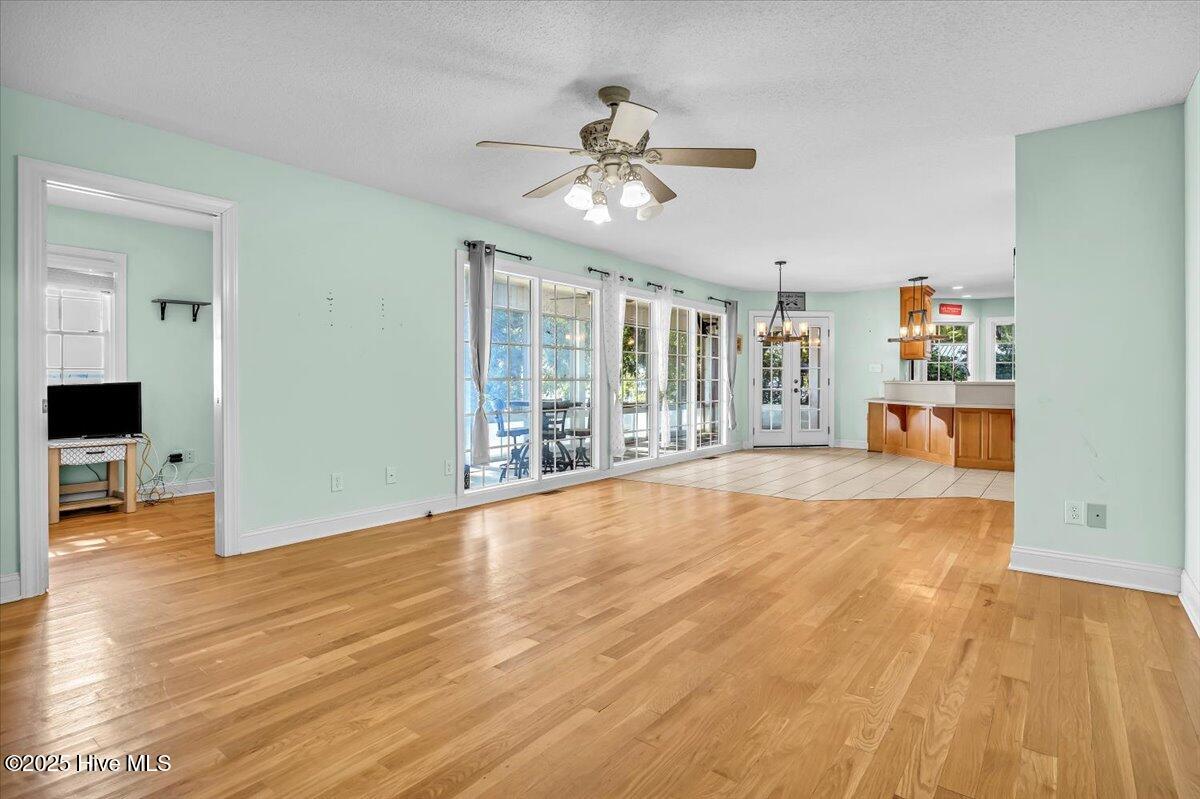 100536195 | Photo 40