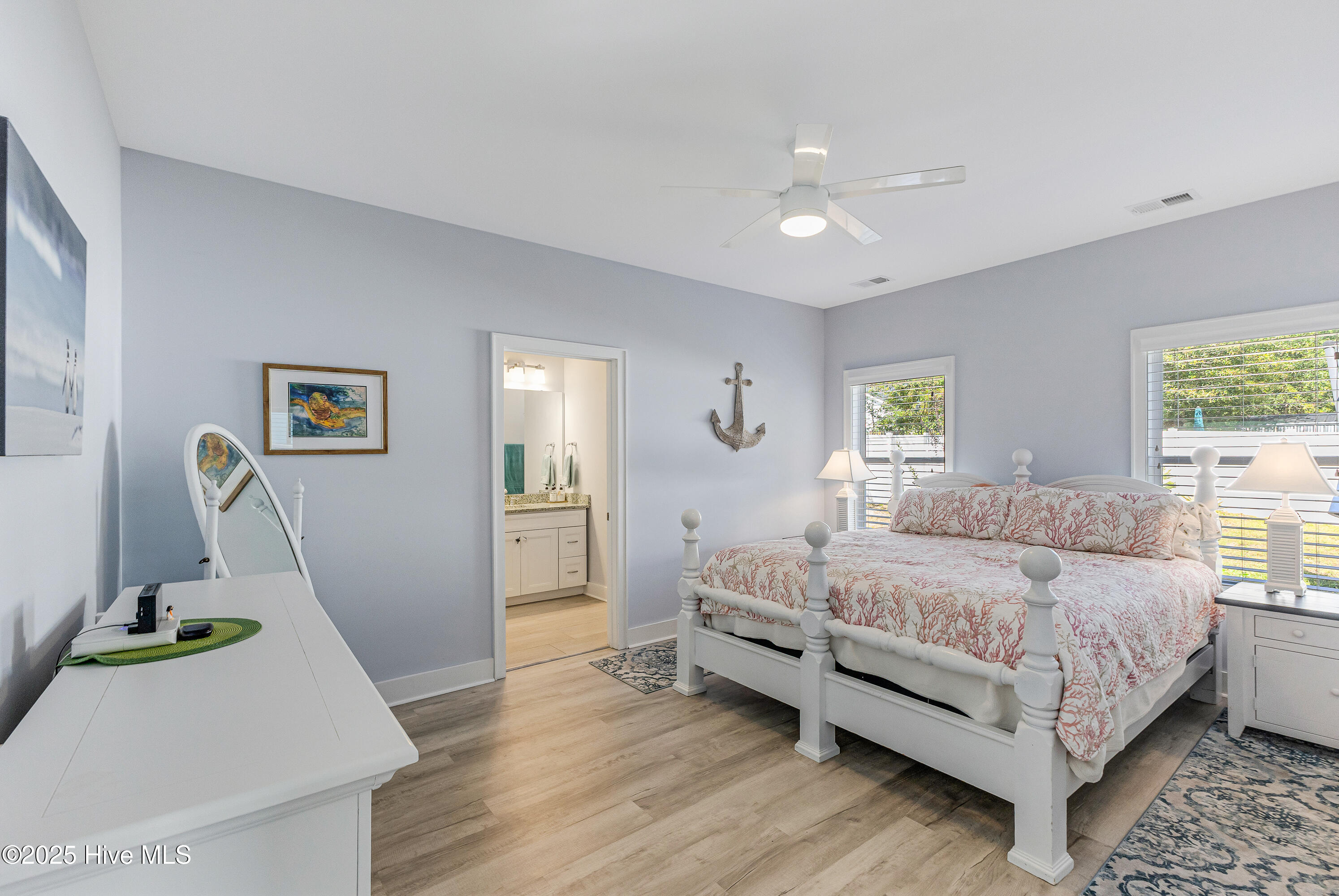 100523610 | Photo 18